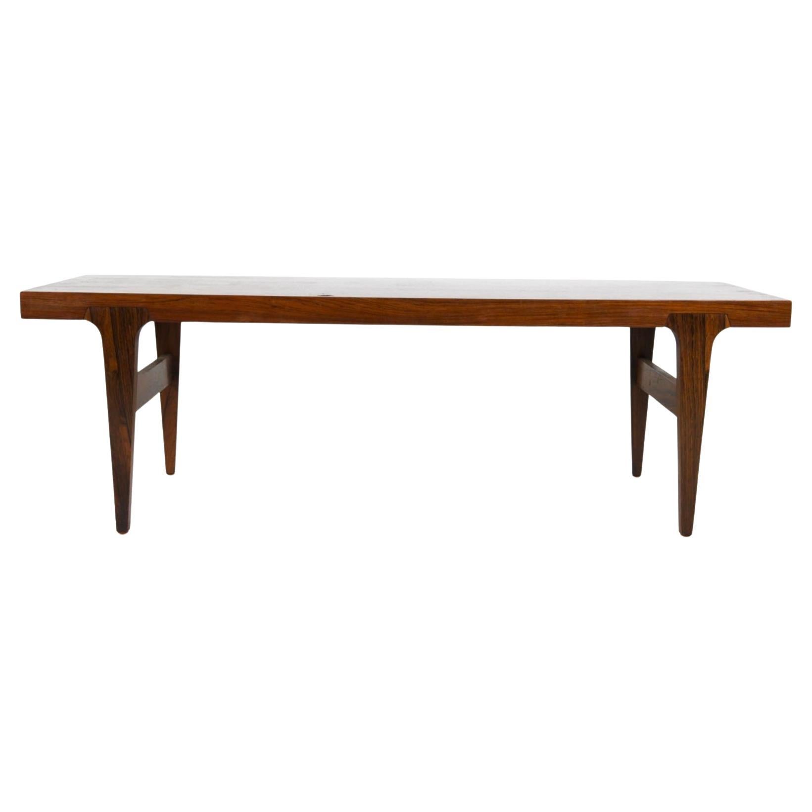 Scandinave moderne Table basse moderne danoise en bois de rose courbé dans le style de Johannes Andersen en vente