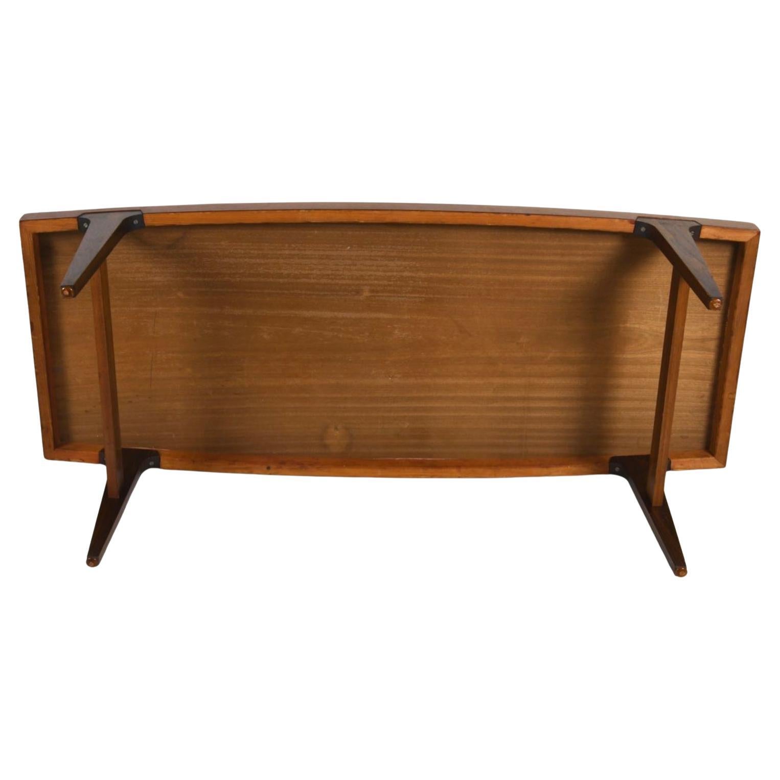 Danois Table basse moderne danoise en bois de rose courbé dans le style de Johannes Andersen en vente