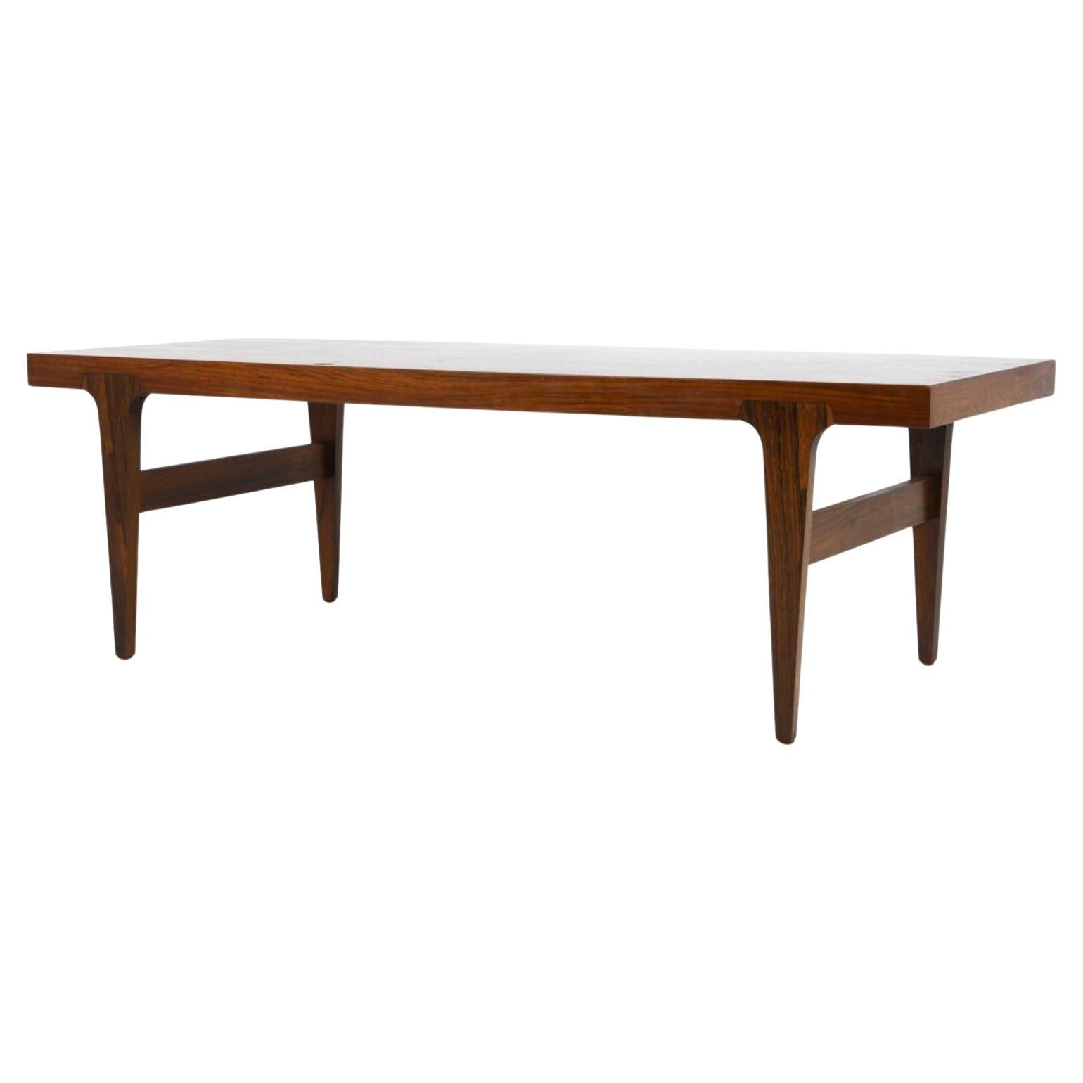 Table basse moderne danoise en bois de rose courbé dans le style de Johannes Andersen