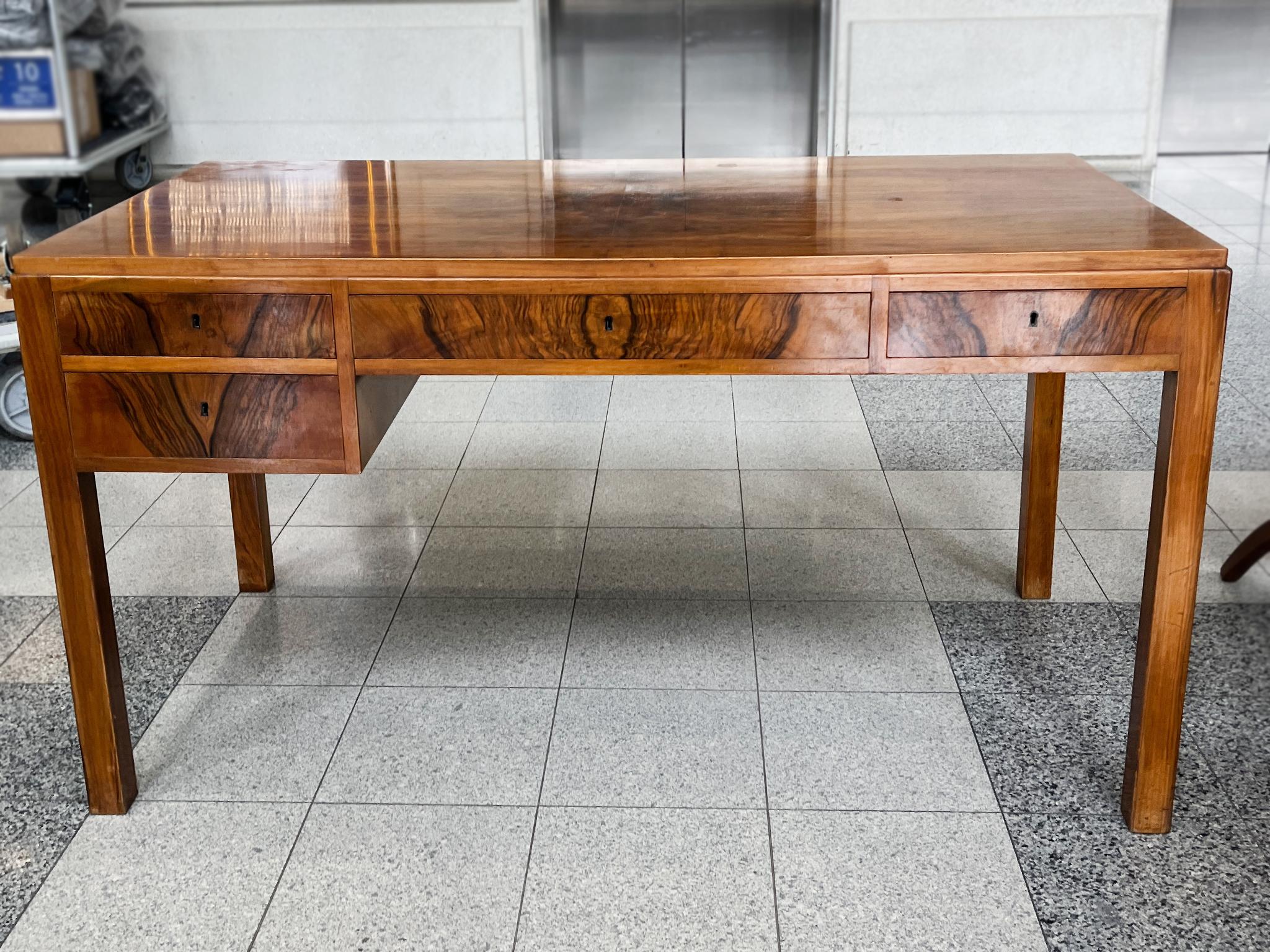 Scandinave moderne Bureau moderne danois en bois de rose par Erik Wørts en vente