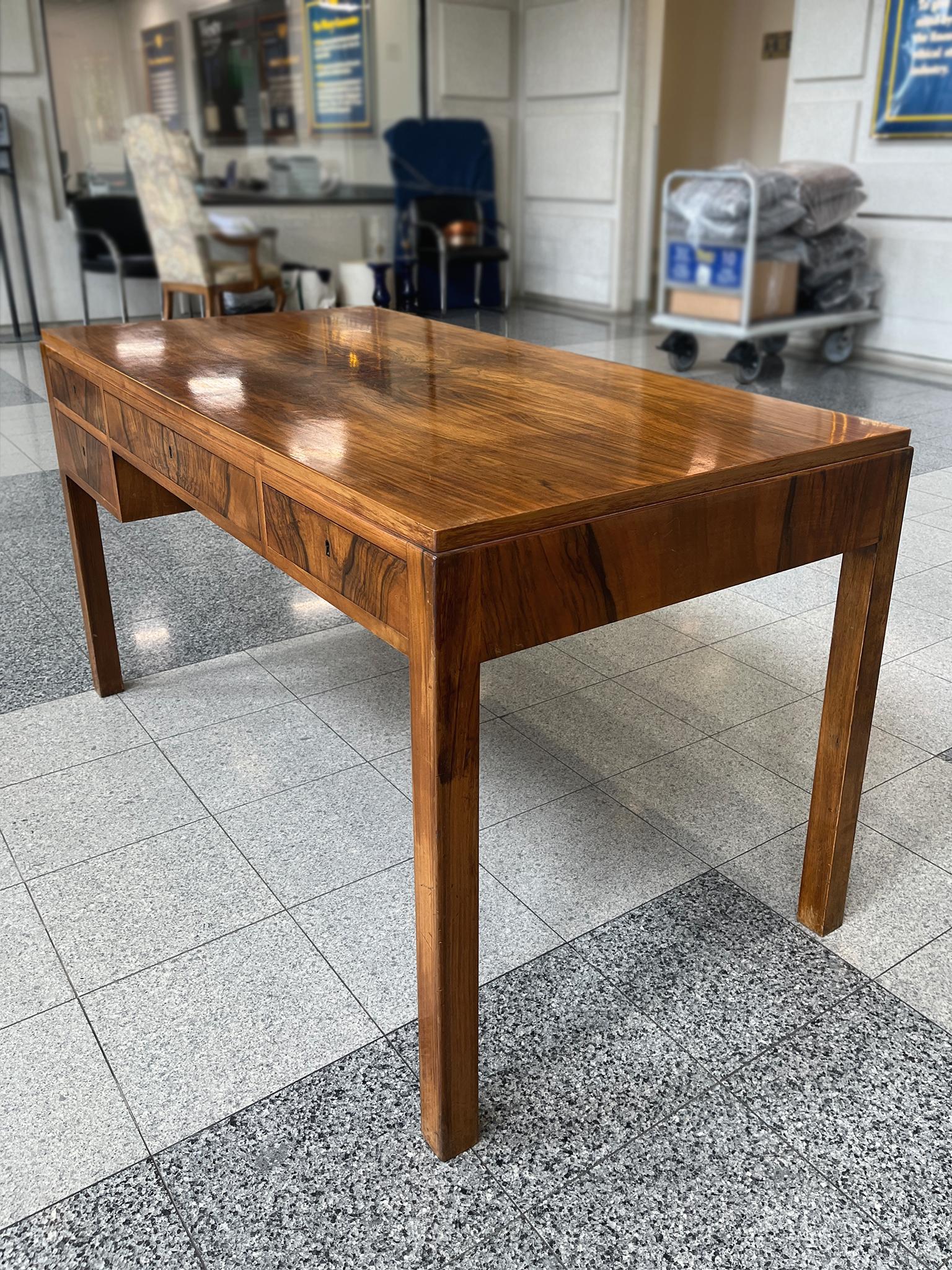 Danois Bureau moderne danois en bois de rose par Erik Wørts en vente
