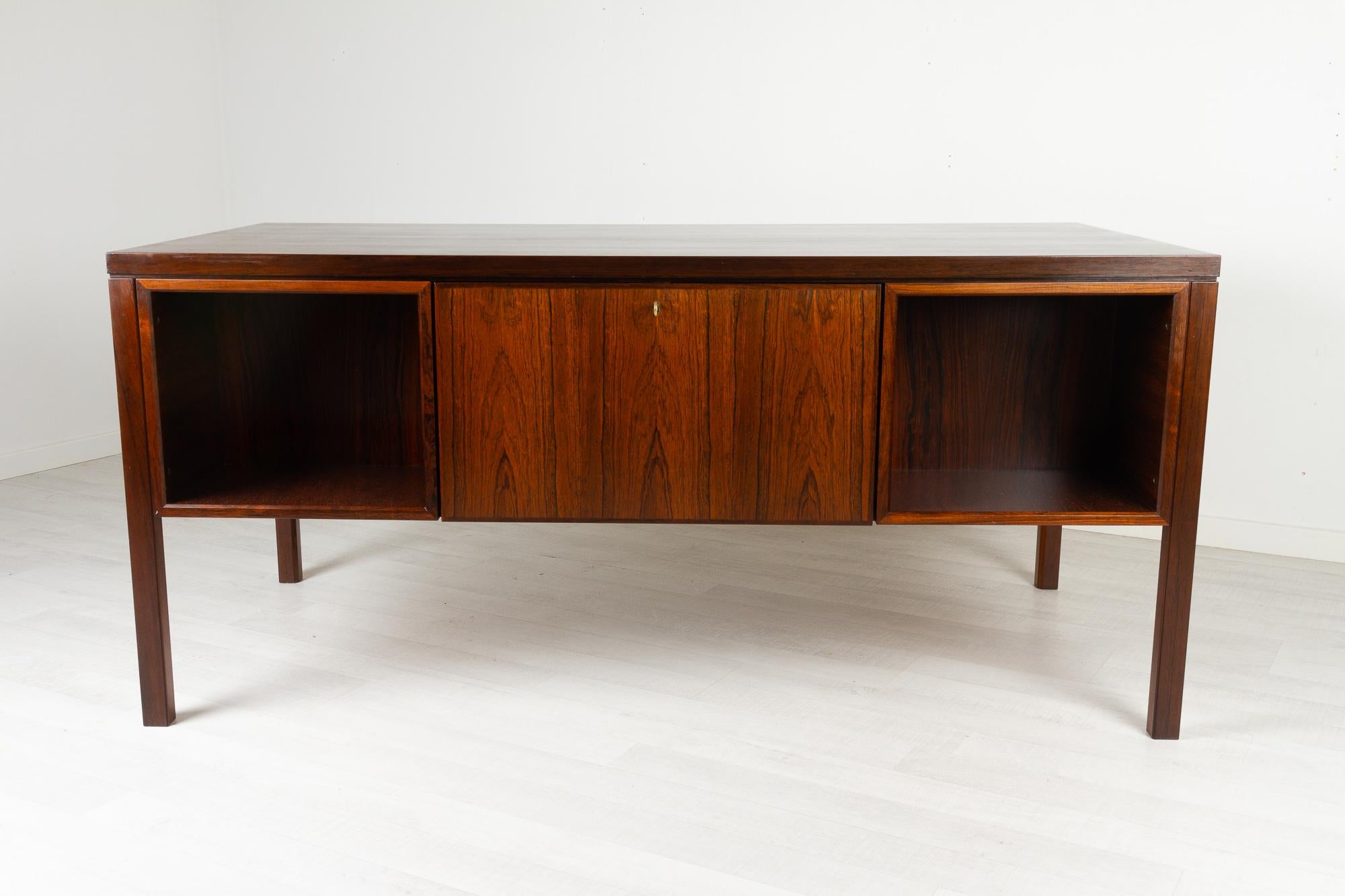 Danish Modern Rosewood Desk by Omann. Jun 1960s 4