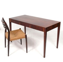 Scrivania moderna danese in palissandro di Riis Antonsen e sedia di Niels Moller
