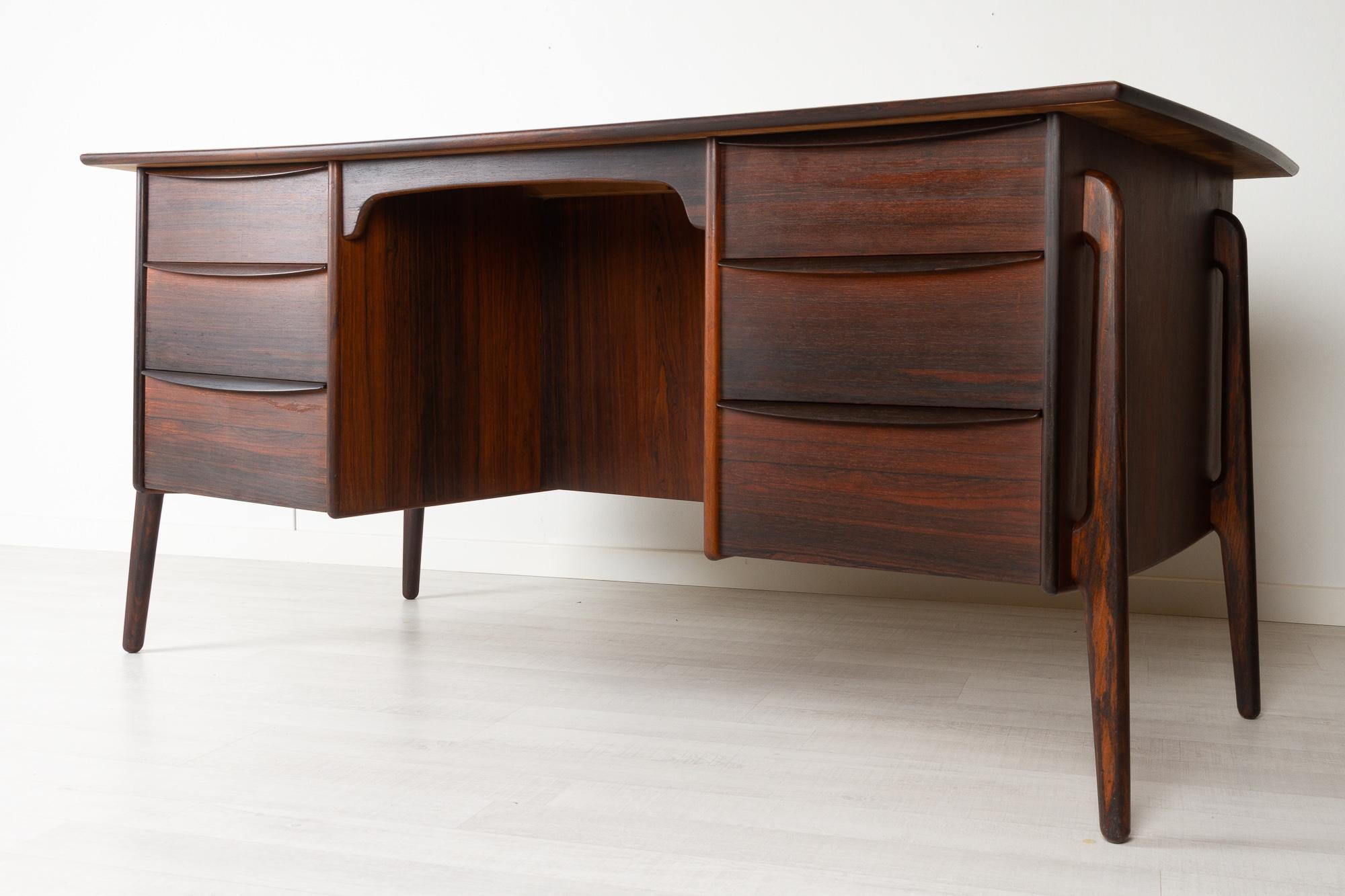 Danish Modern Rosewood Desk by Svend Aage Madsen 1960s In Good Condition In Asaa, DK