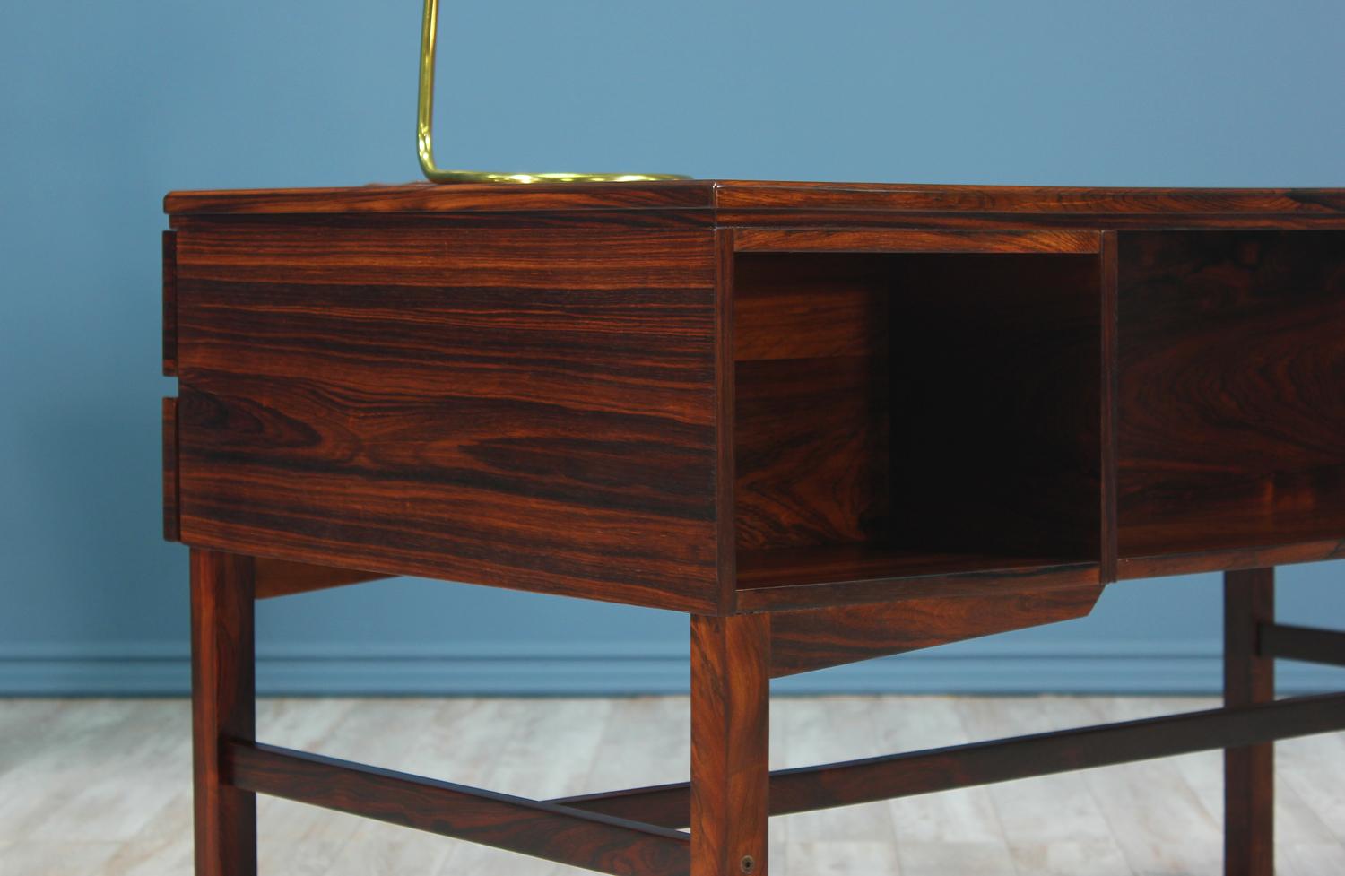 Danish Modern Rosewood Desk with Bookshelf Back In Excellent Condition In Los Angeles, CA