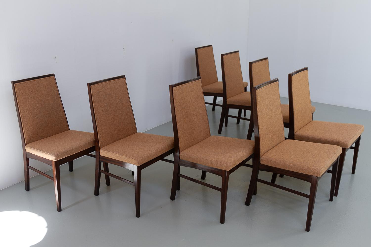 Danish Modern Rosewood Dining Chairs by Dyrlund, 1970s. Set of 8.

Set of eight Scandinavian Mid-Century Modern dining chairs Model 7866 by Dyrlund Denmark, made in the 1970s.

These chairs are made with a frame in solid rosewood/palisander. Seat