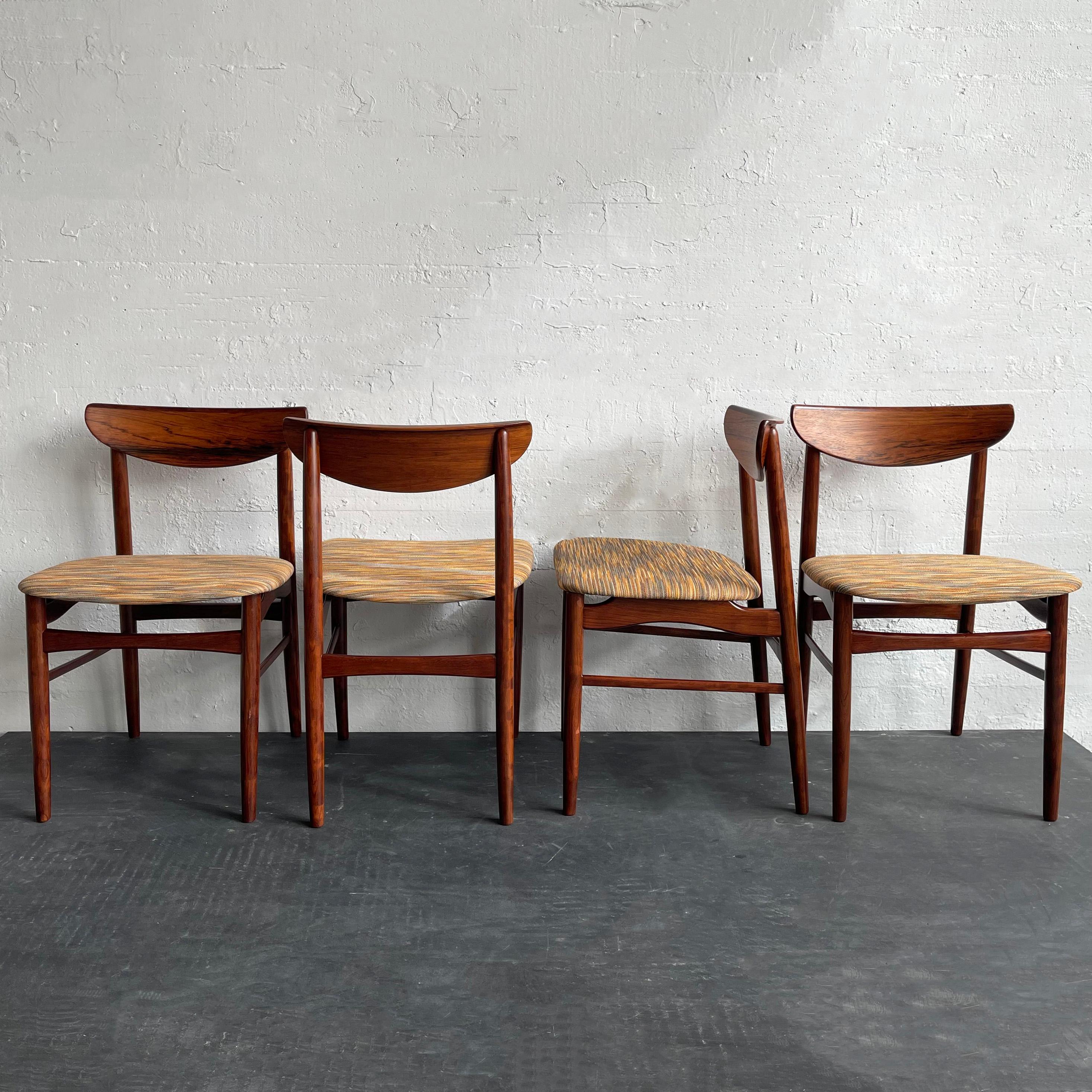 Chaises de salle à manger danoises modernes en bois de rose par Kurt Østervig pour K.P. Møbler en vente 1