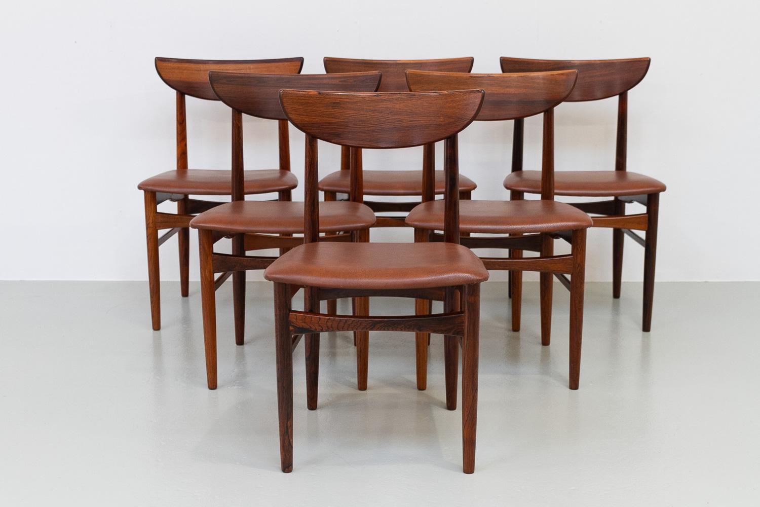 Danish Modern Rosewood Dining Room Set by Skovby, 1960s. For Sale 4
