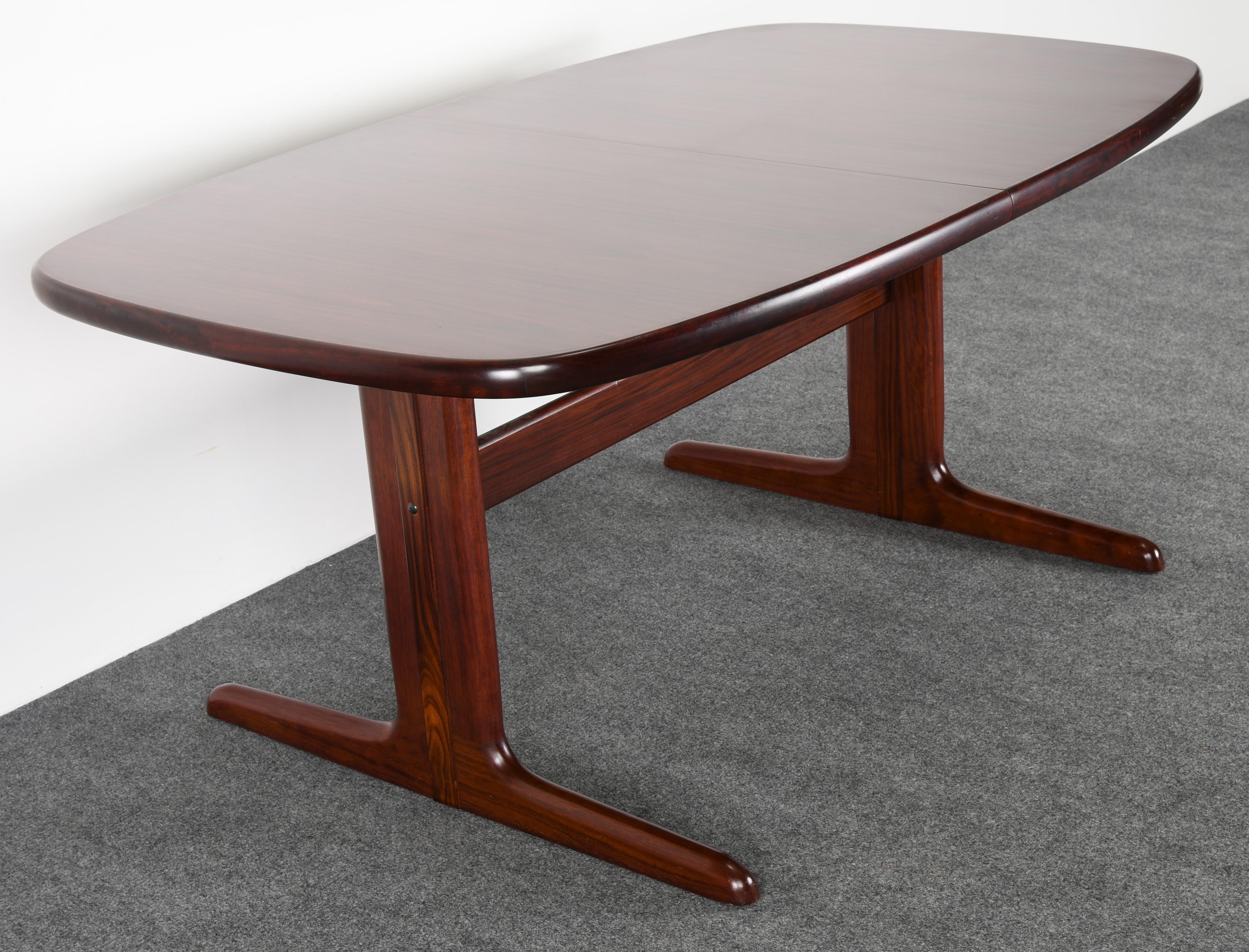 Danish Modern Rosewood Dining Room Table by Skovby Mobelfabrik A/S, 1980s In Good Condition In Hamburg, PA