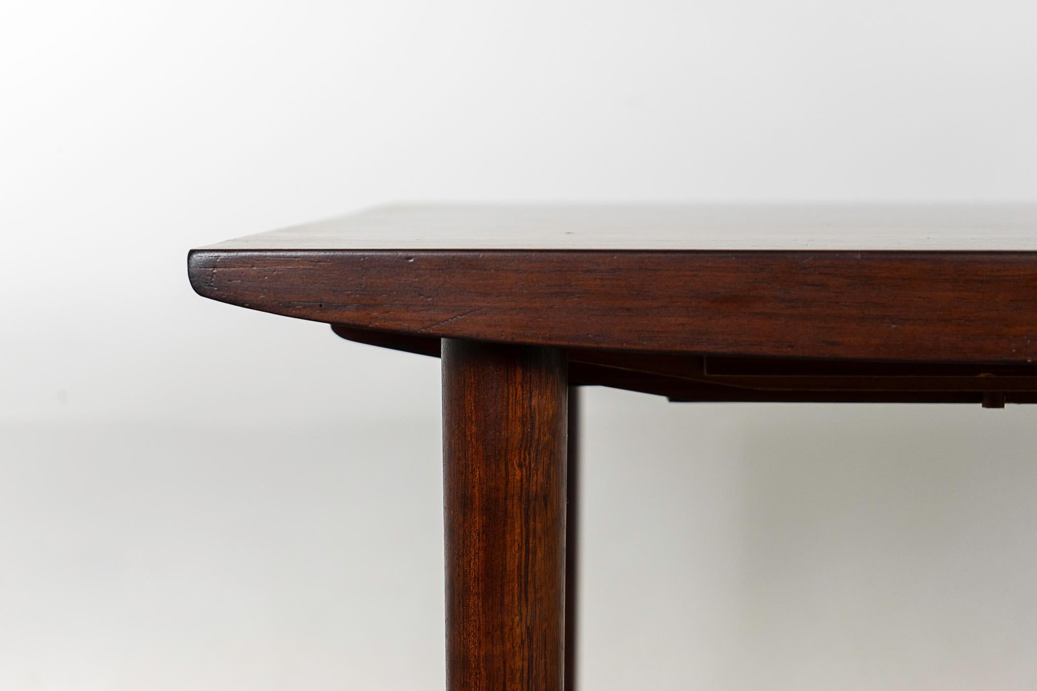 Danish Modern Rosewood Dining Table In Good Condition In VANCOUVER, CA