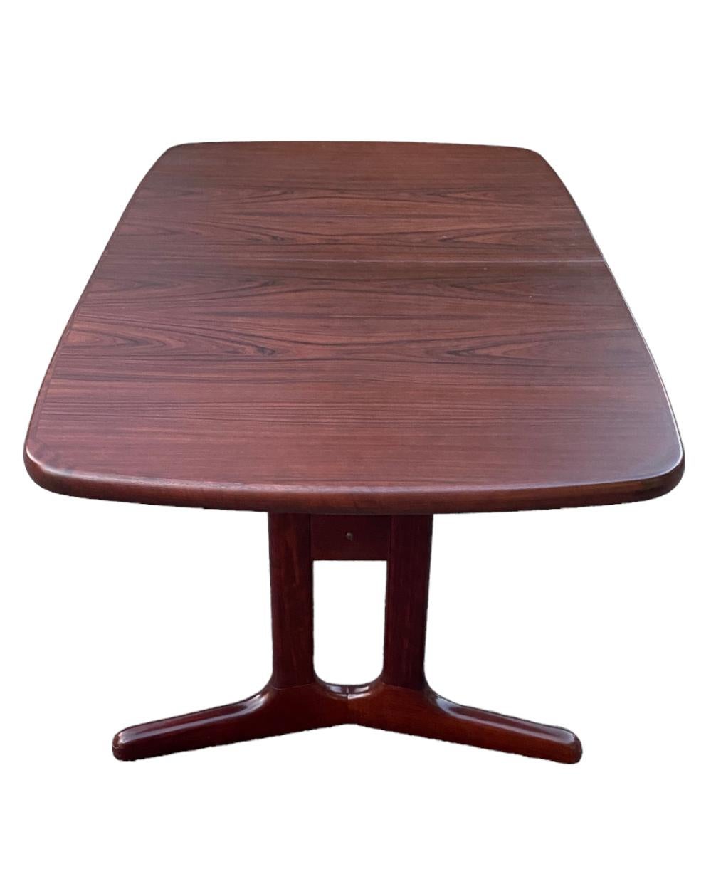 Danish Modern Rosewood Dining Table with 2 Leaves 10