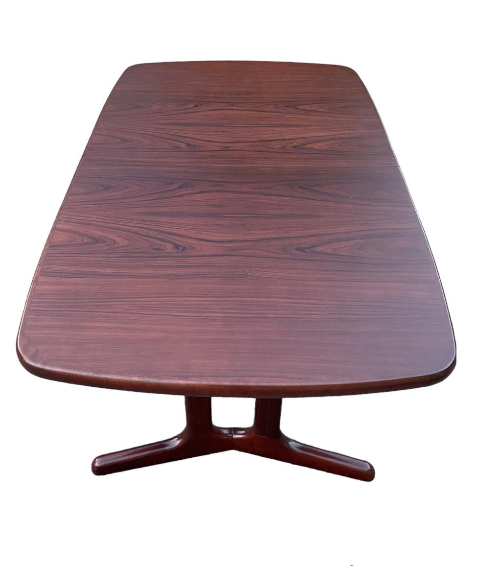 Danish Modern Rosewood Dining Table with 2 Leaves 12