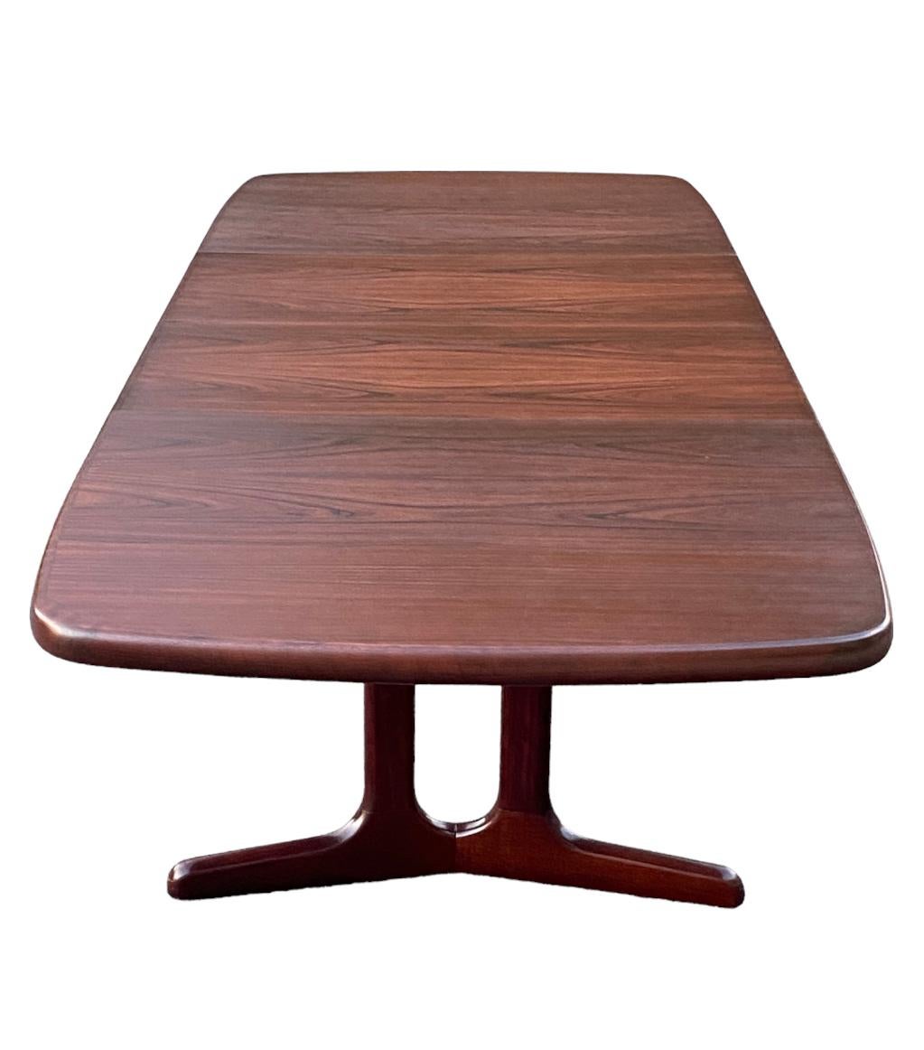 Danish Modern Rosewood Dining Table with 2 Leaves 1