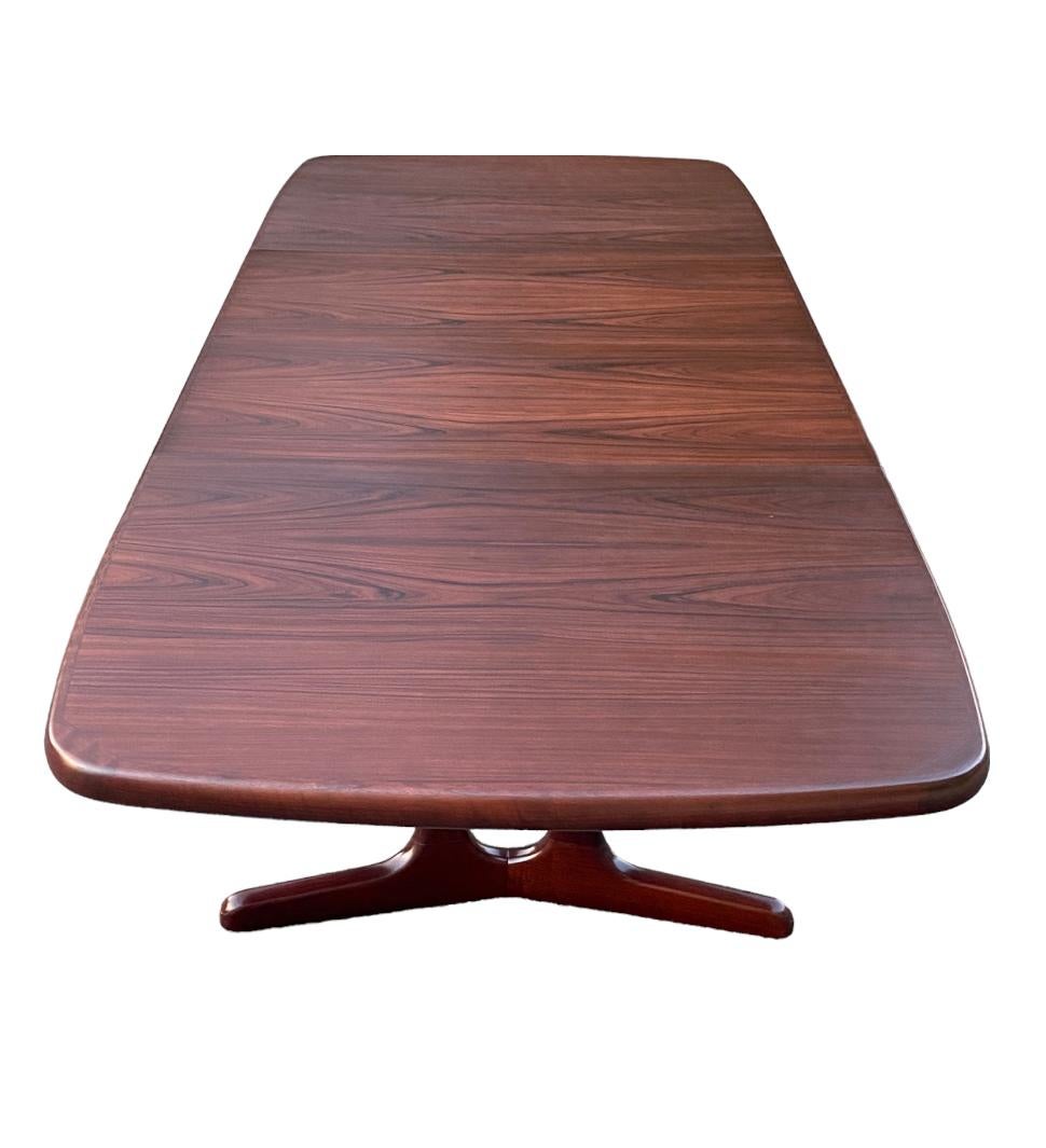 Danish Modern Rosewood Dining Table with 2 Leaves 3