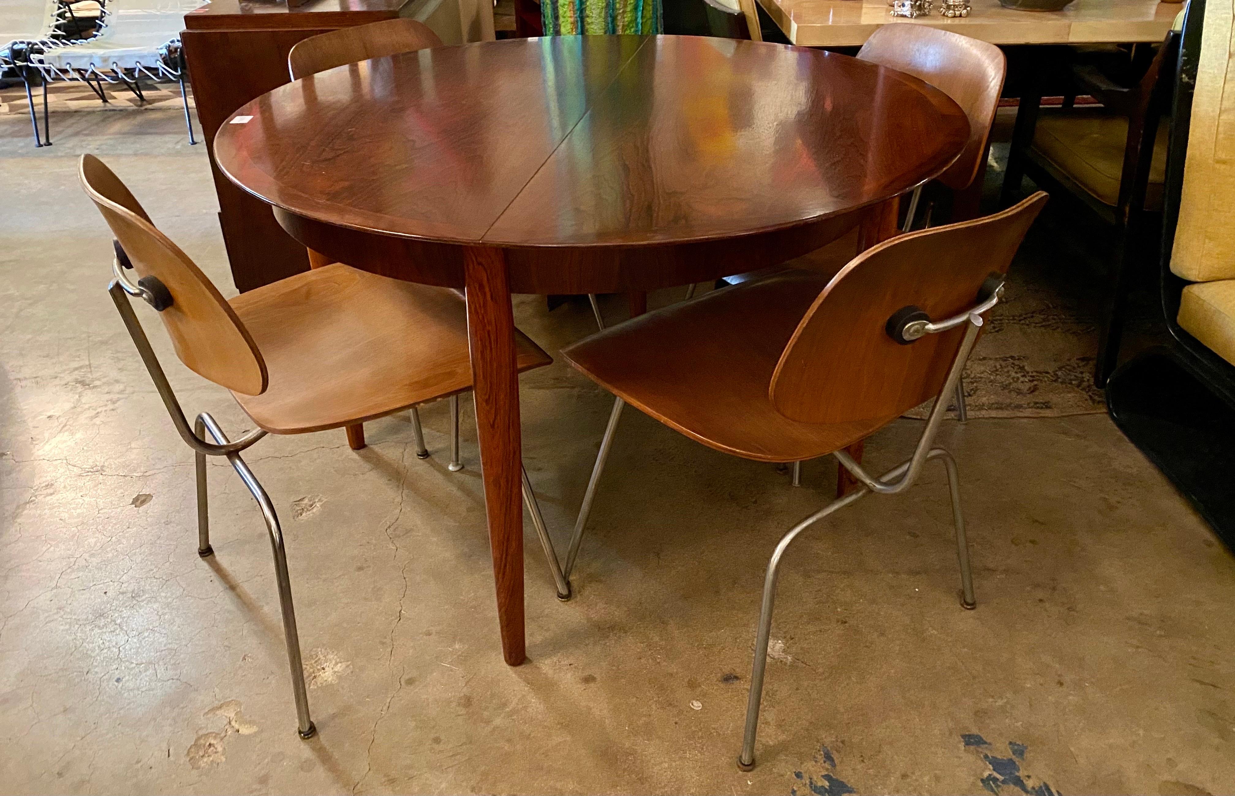 Danish Modern Rosewood Dining Table with Butterfly Leaf 4