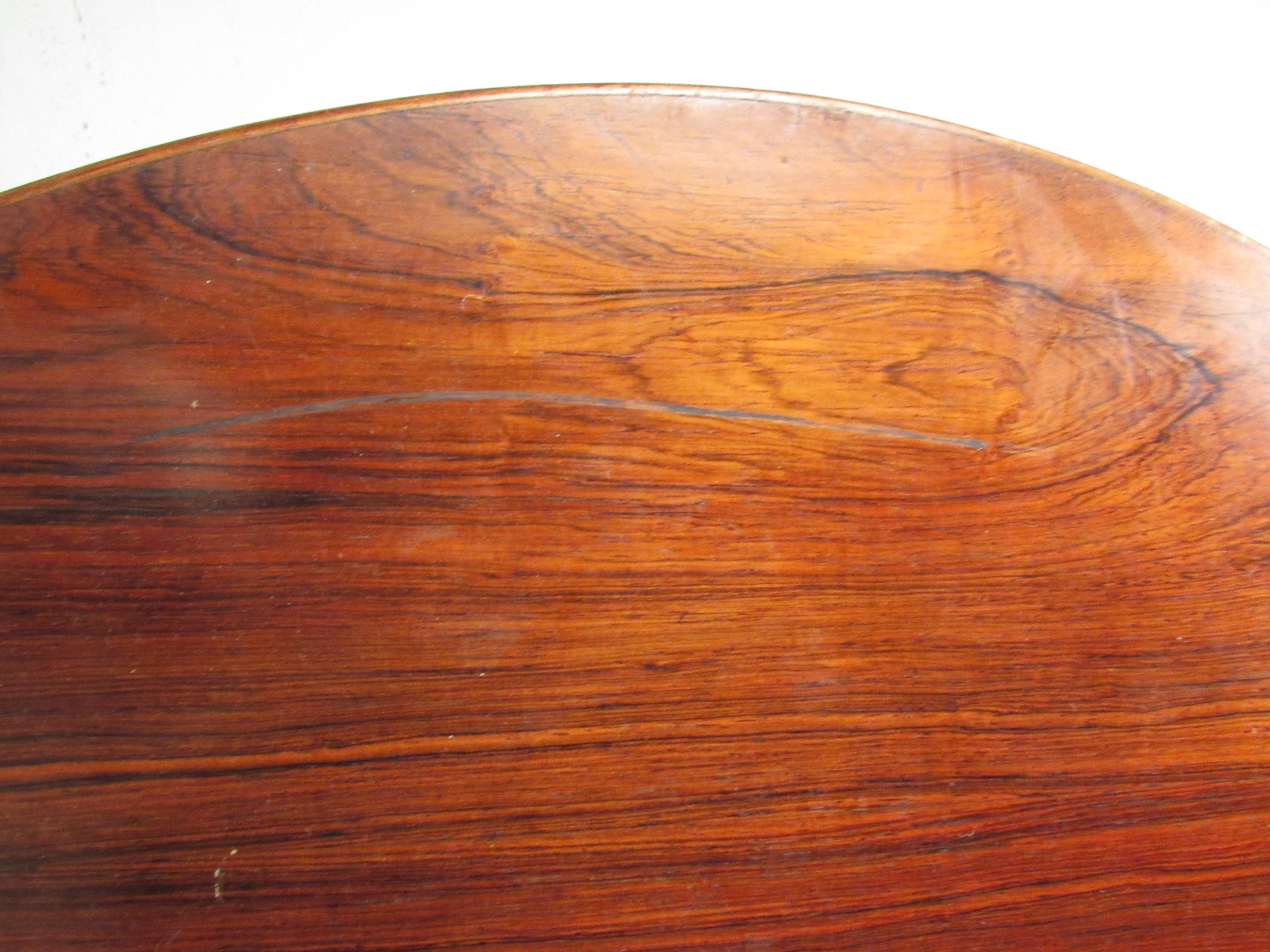 Danish Rosewood Dining Table w/ Leaves In Good Condition For Sale In Brooklyn, NY