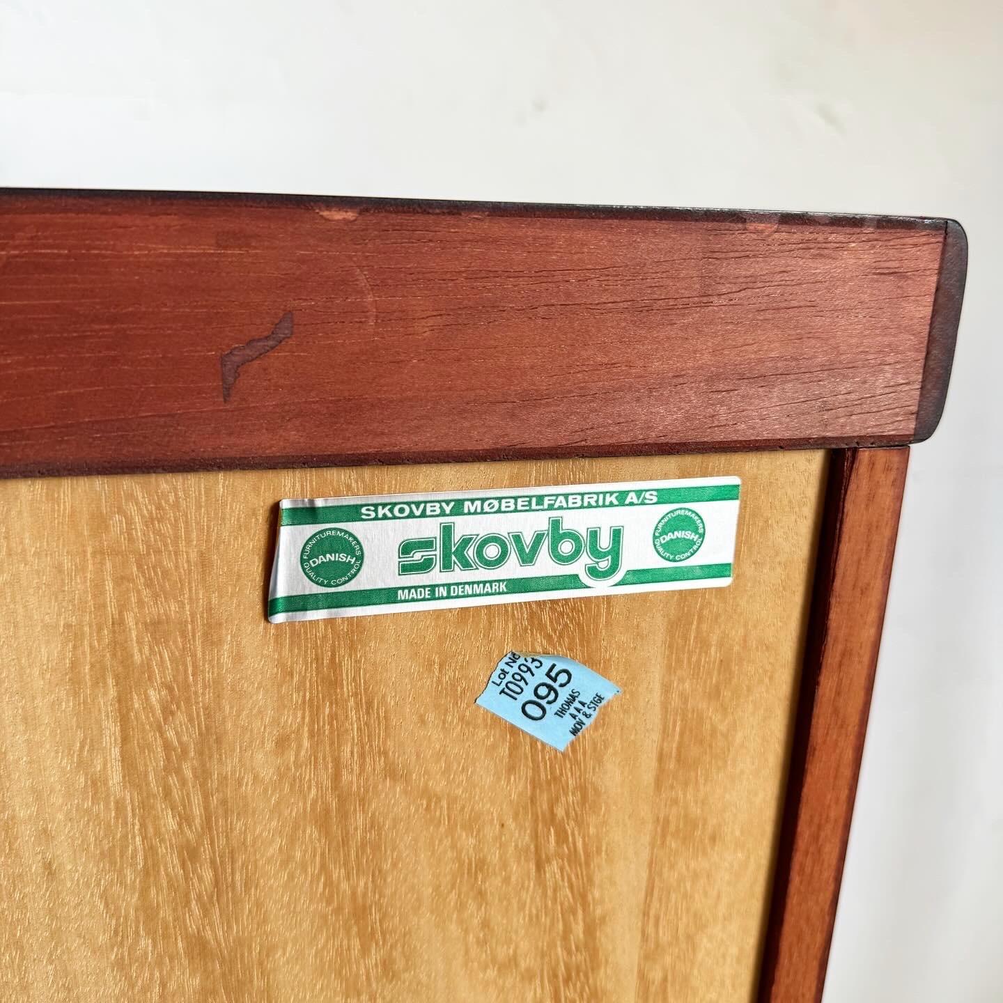 Dänischer moderner dänischer Vitrinenschrank aus Rosenholz von Skovby im Angebot 6