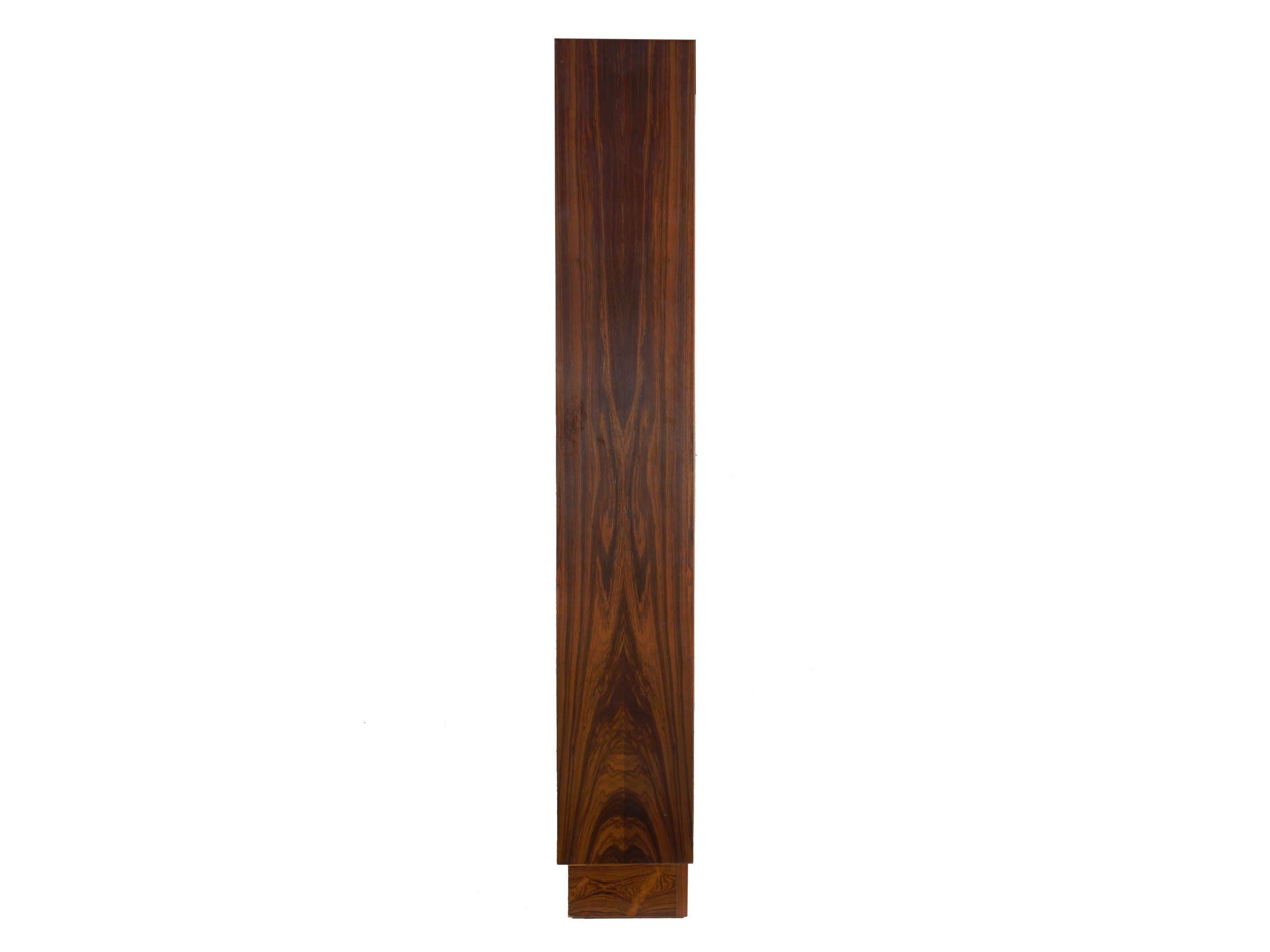 poul hundevad bookcase
