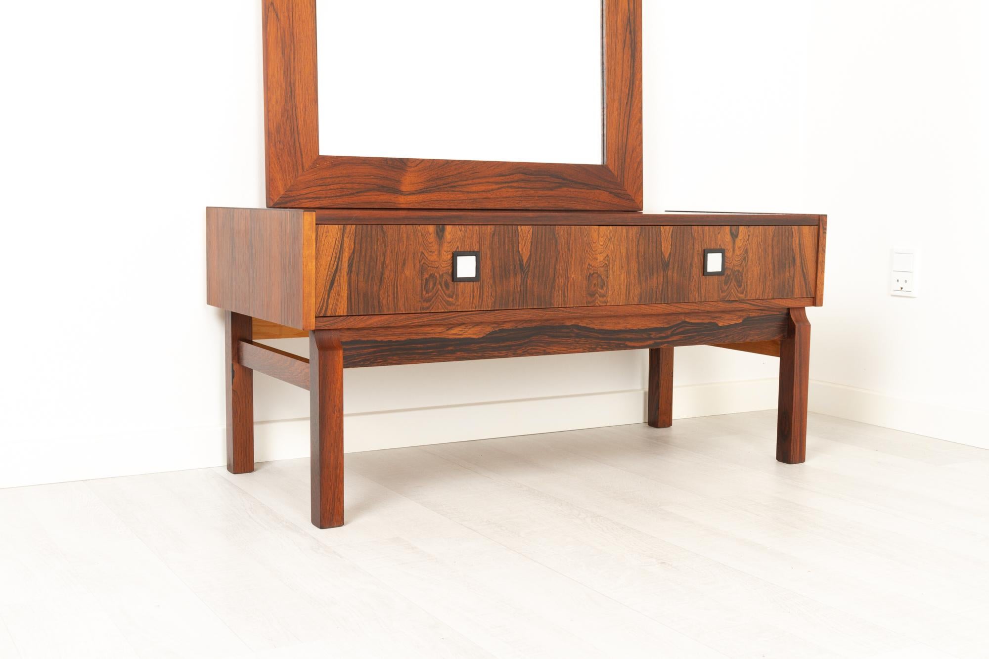 Danish Modern Rosewood Dresser and Mirror Set, 1960s In Good Condition For Sale In Asaa, DK