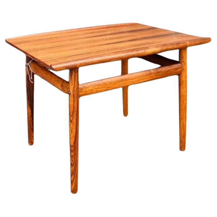 Vintage Danish rosewood side table by Grete Jalk for Glostrup Møbelfabrik, 1960s Danish modern side table or small coffee table with round tapered legs. Tabletop in rosewood with raised edges is beautiful and elegant. Classic midcentury style. A