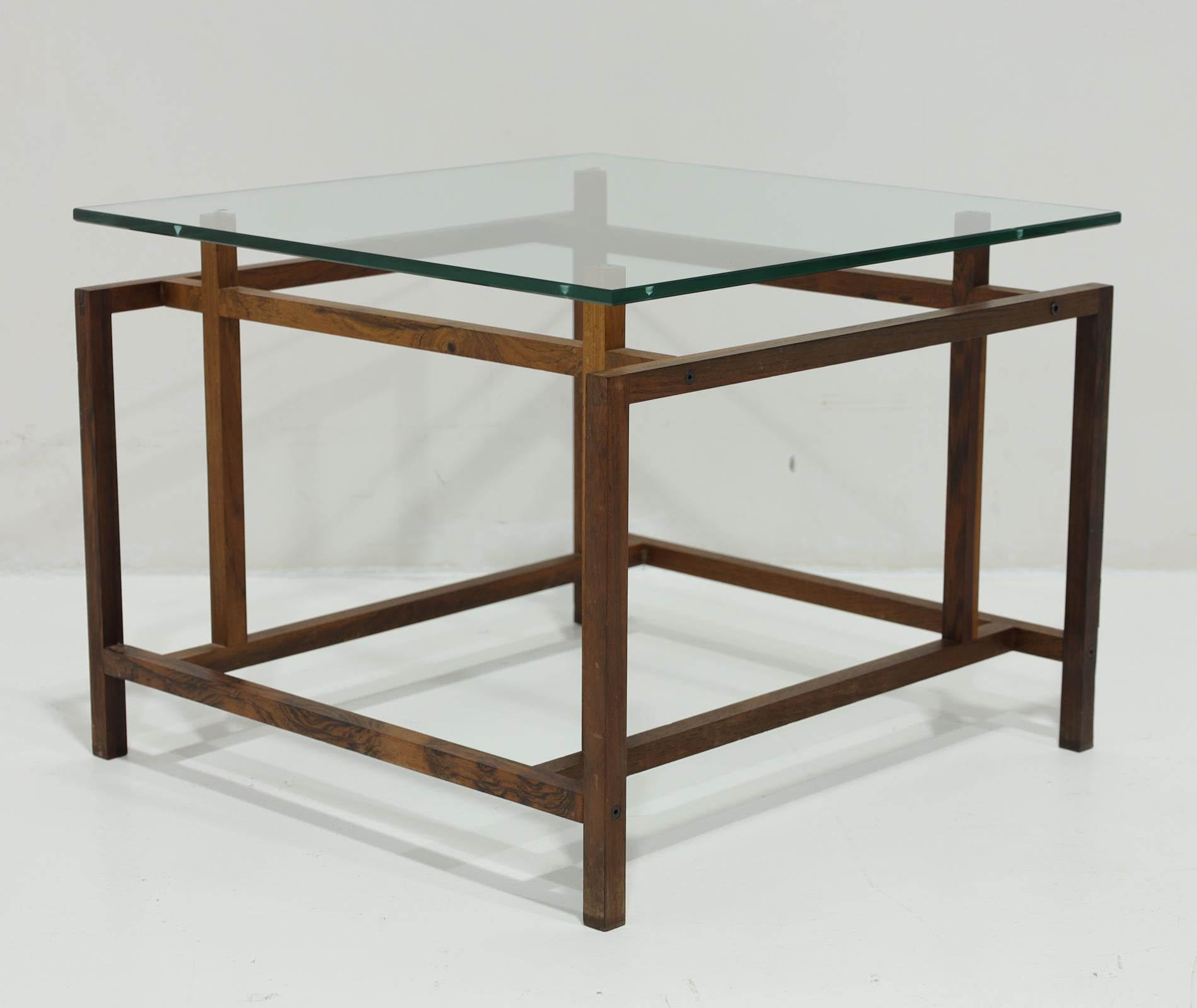 Vetro Tavolino moderno danese in palissandro di Henning Norgaard per Komfort Cocktail Table in vendita