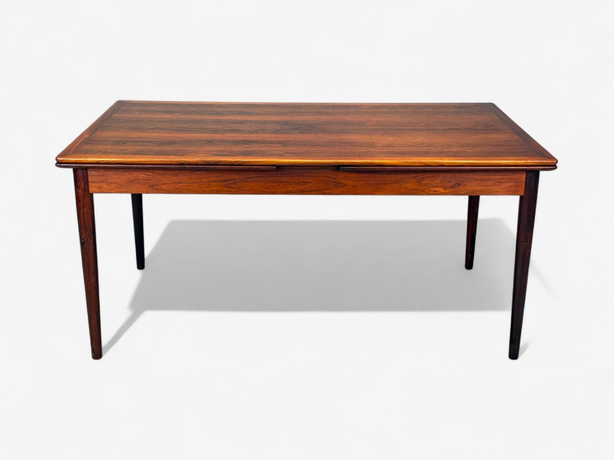 Mesa de comedor extensible, danesa, moderna, de palisandro, Dinamarca, años 60 Moderno de mediados de siglo en venta