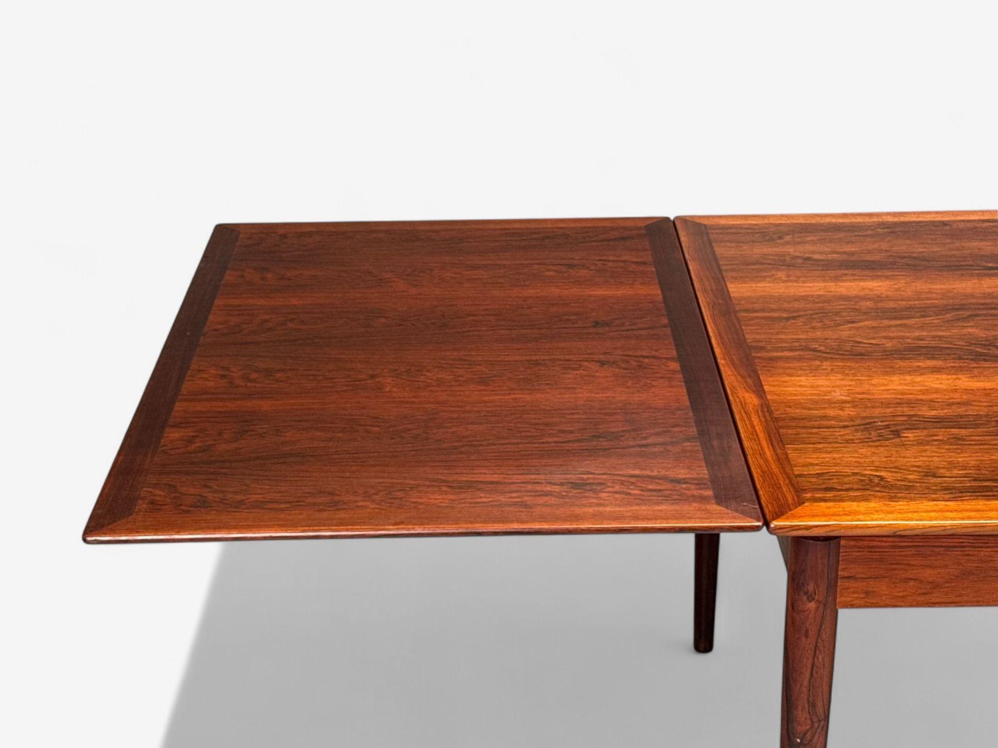 Mesa de comedor extensible, danesa, moderna, de palisandro, Dinamarca, años 60 Palo de rosa en venta
