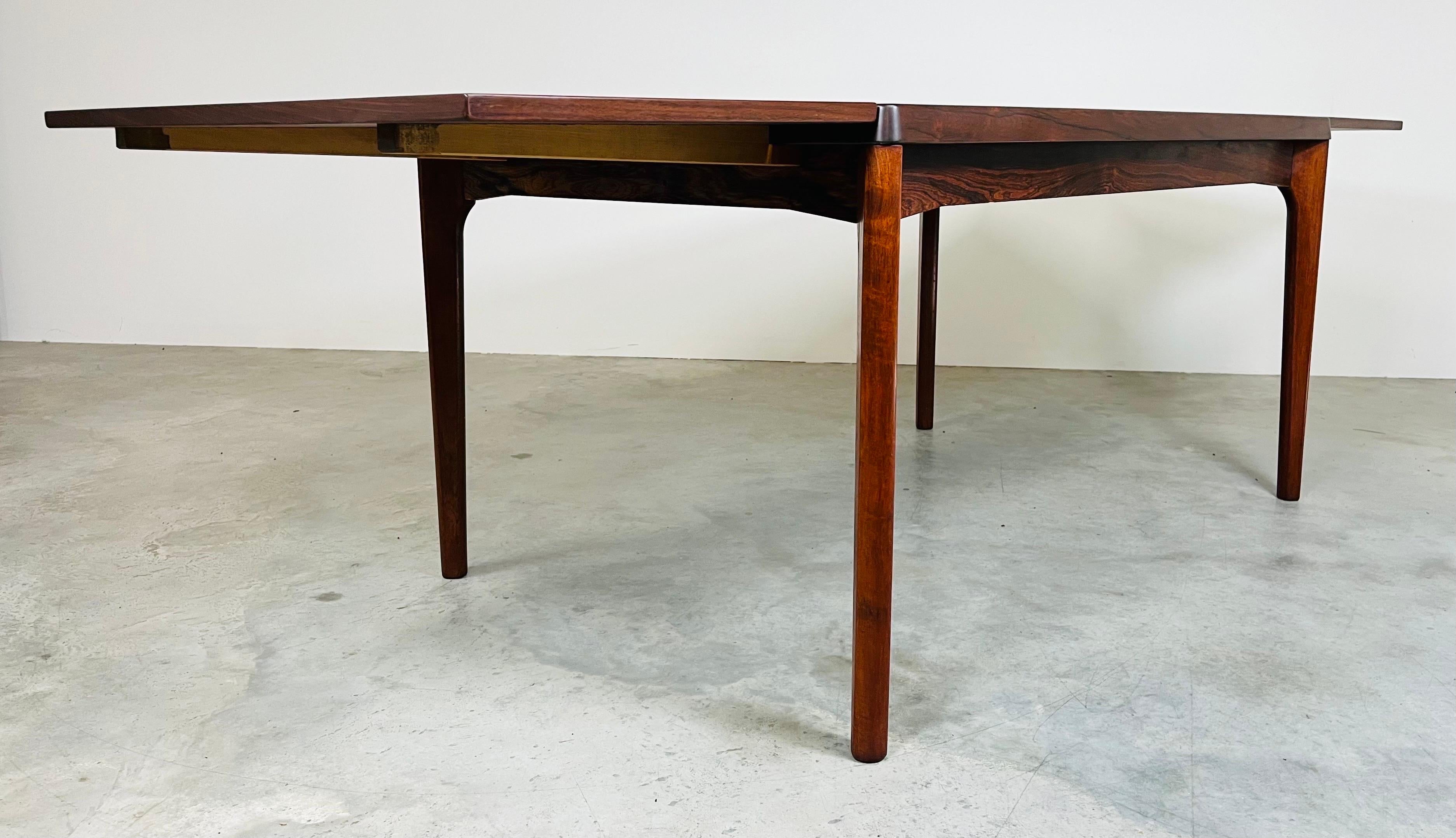 Danish Modern Rosewood Expandable Dining Table  In Excellent Condition In Southampton, NJ