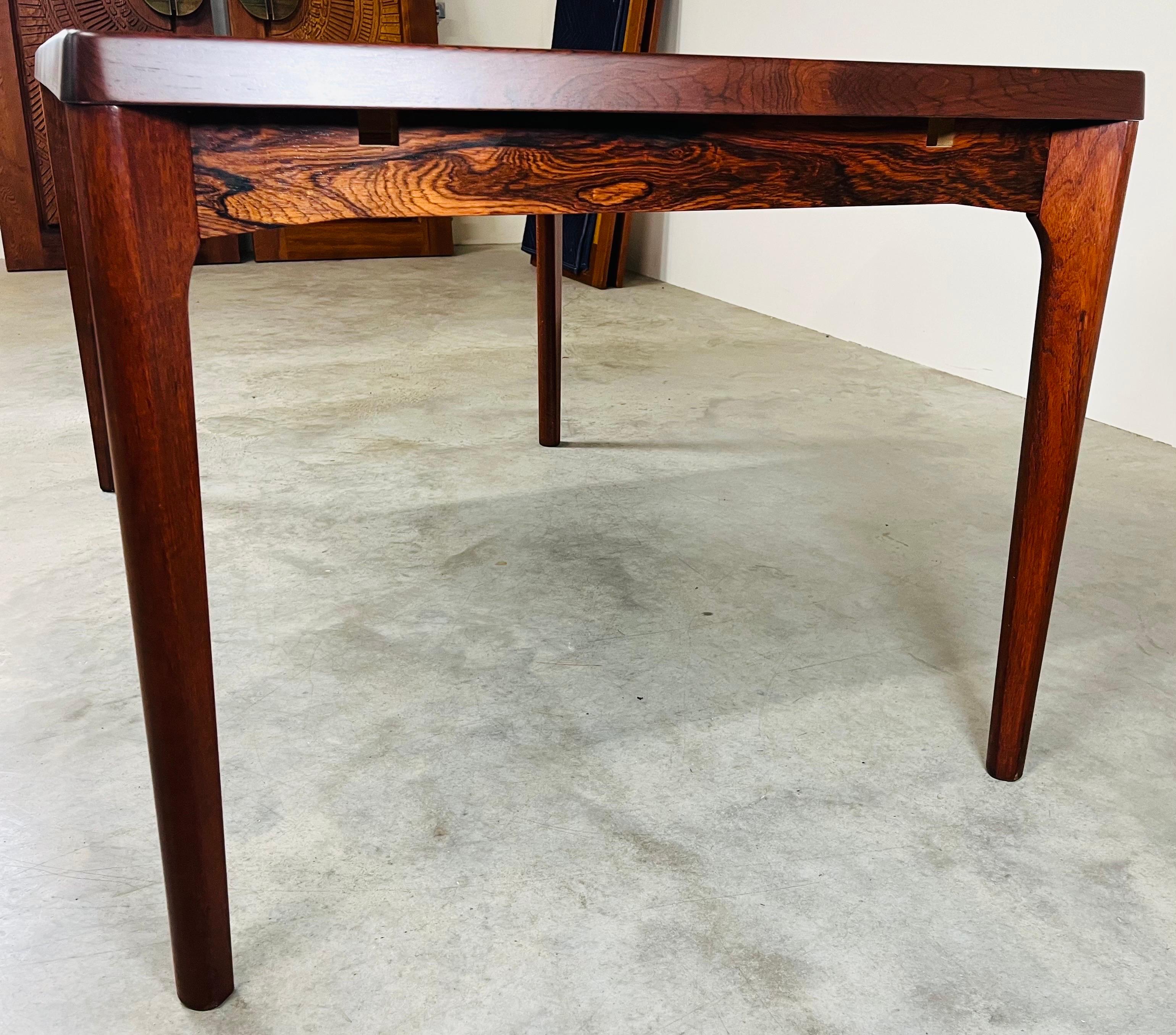 20th Century Danish Modern Rosewood Expandable Dining Table 