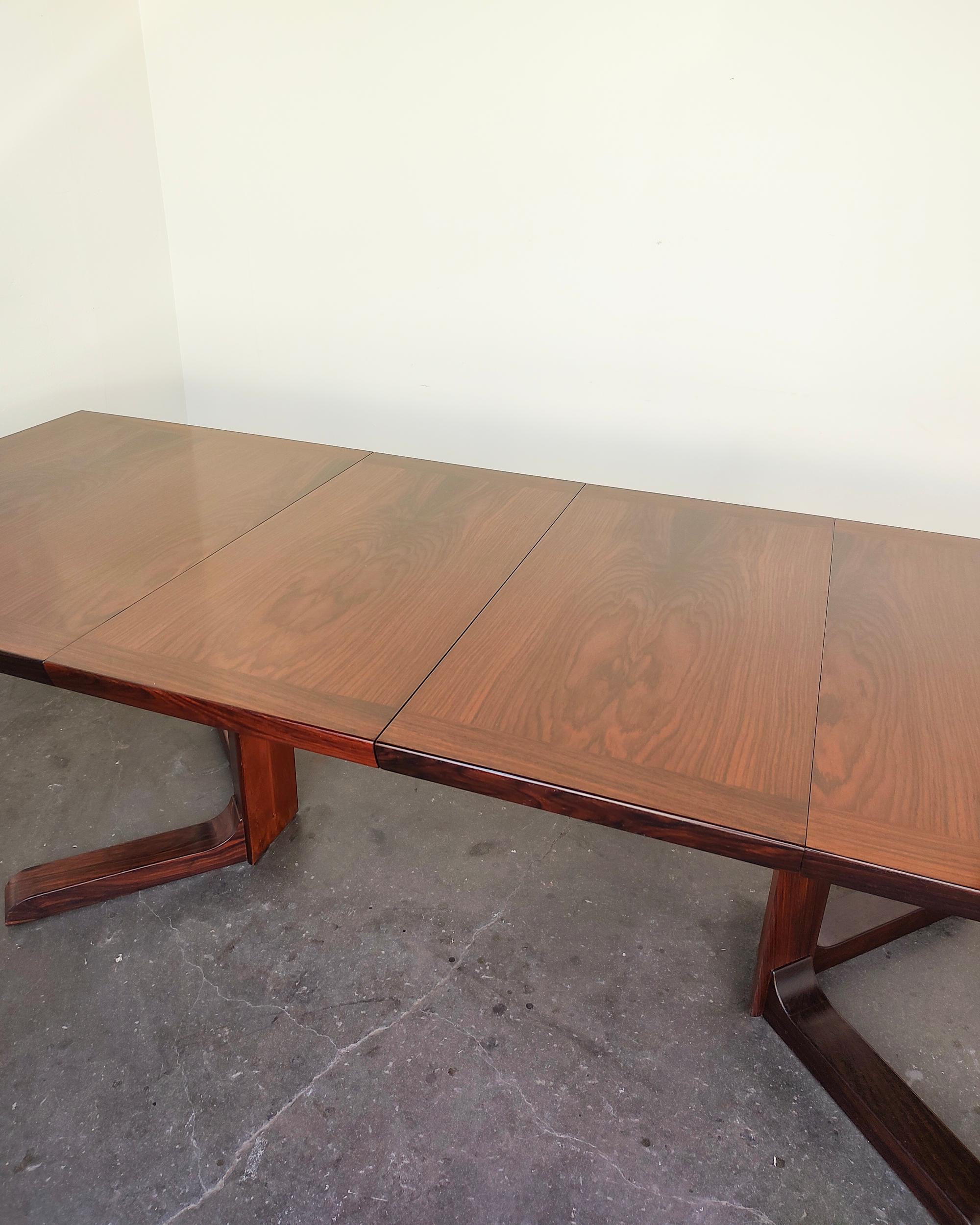Danish Modern Rosewood Expanding Dining Table by Skovby Mobelfabrik A/S In Good Condition In Hawthorne, CA