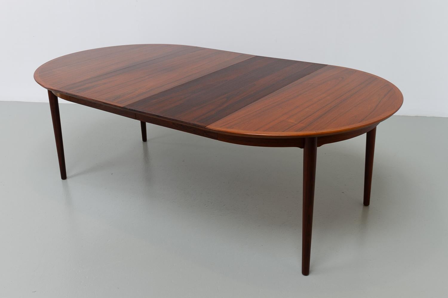 Mesa de comedor extensible danesa moderna de palisandro de Arne Vodder, años 50. en venta 7