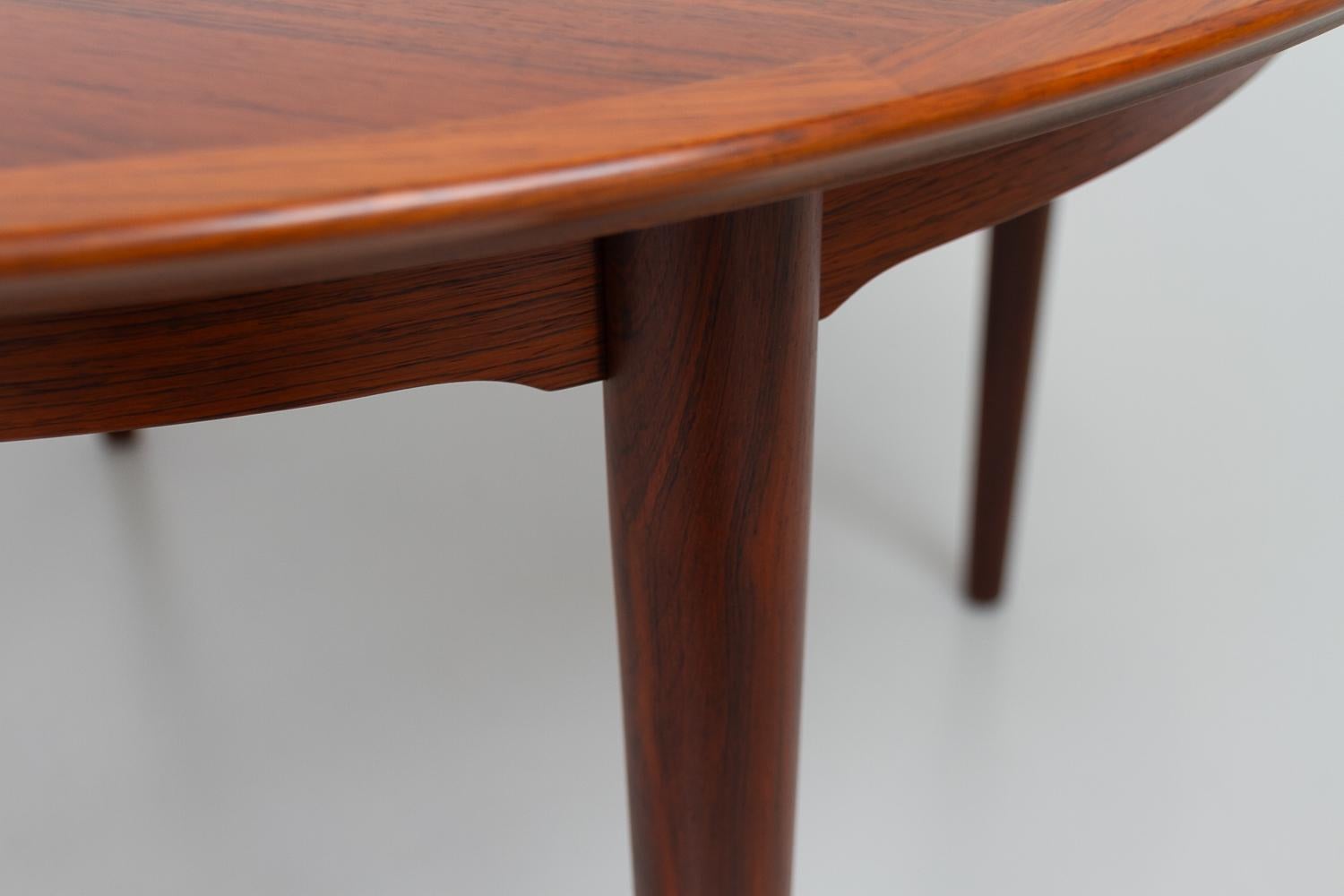 Mesa de comedor extensible danesa moderna de palisandro de Arne Vodder, años 50. en venta 9