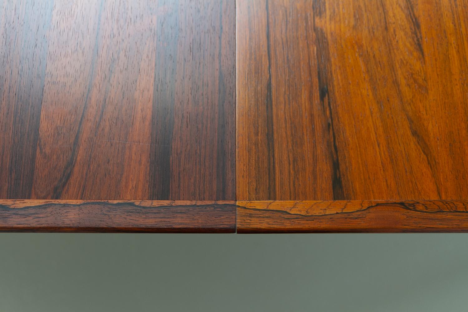 Mesa de comedor extensible danesa moderna de palisandro de Arne Vodder, años 50. en venta 11