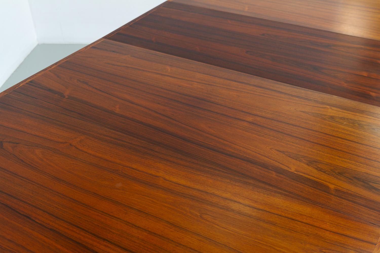 Mesa de comedor extensible danesa moderna de palisandro de Arne Vodder, años 50. en venta 12