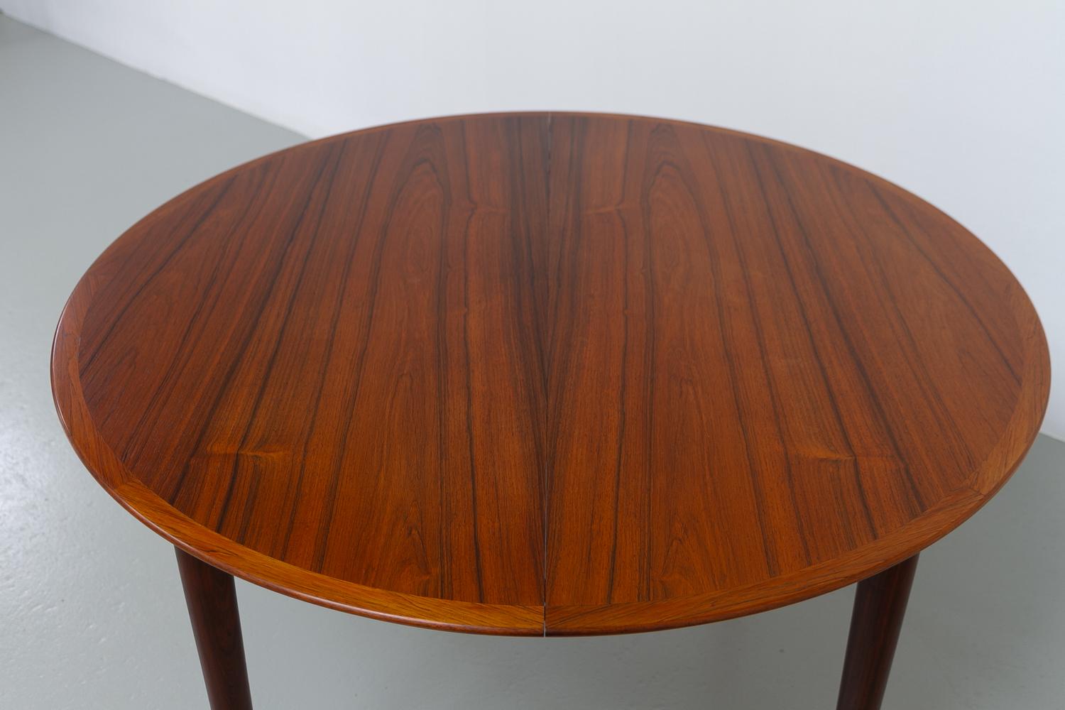 Mesa de comedor extensible danesa moderna de palisandro de Arne Vodder, años 50. Escandinavo moderno en venta