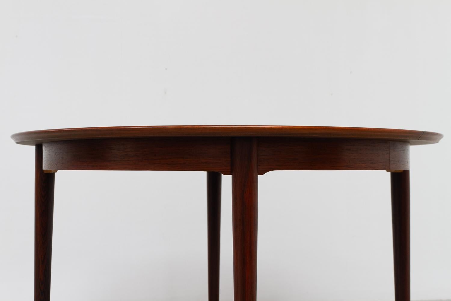 Mesa de comedor extensible danesa moderna de palisandro de Arne Vodder, años 50. Danés en venta