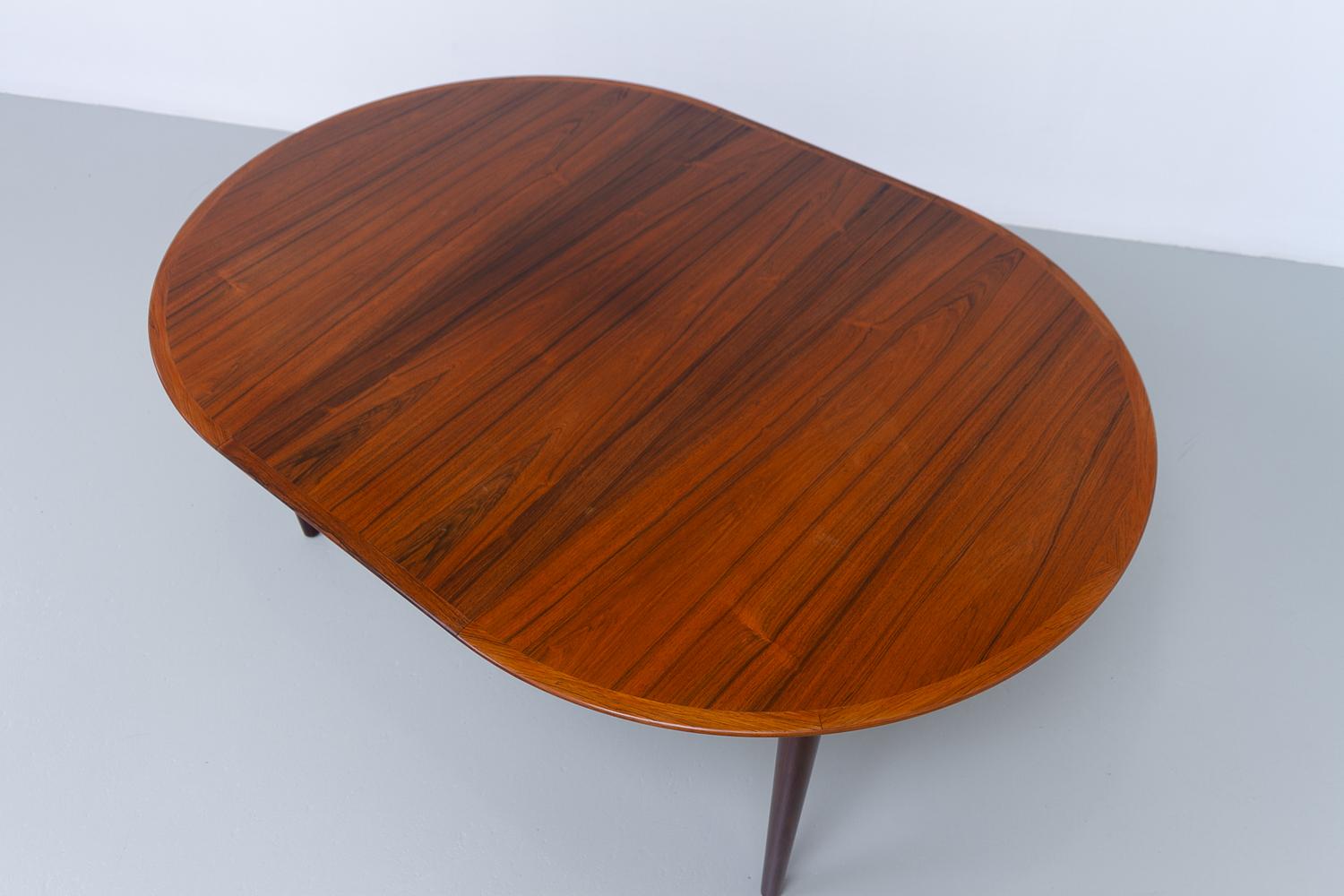 Mesa de comedor extensible danesa moderna de palisandro de Arne Vodder, años 50. en venta 1