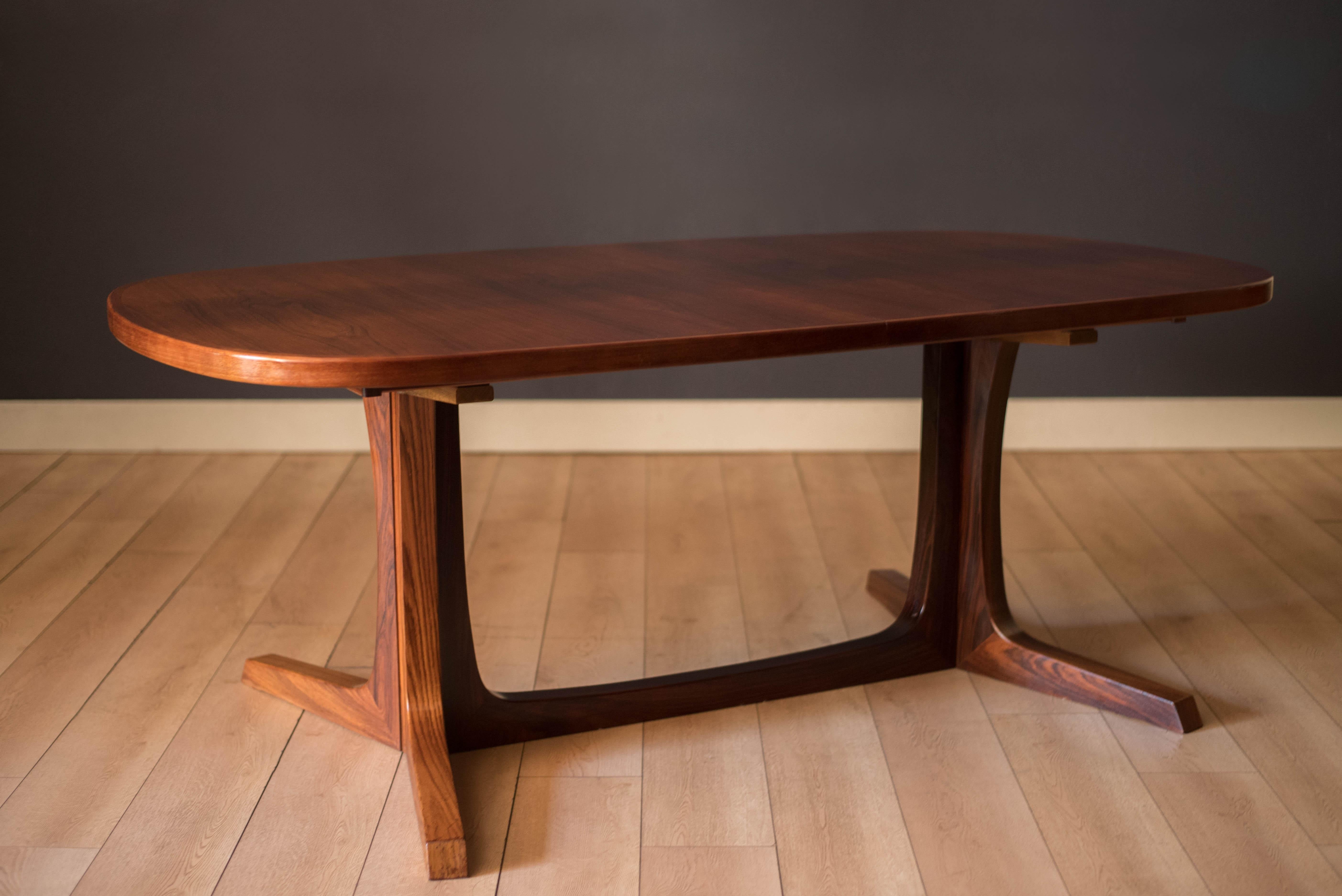 Danois Table de salle à manger extensible en bois de rose moderne danois par Gudme Mobelfabrik en vente