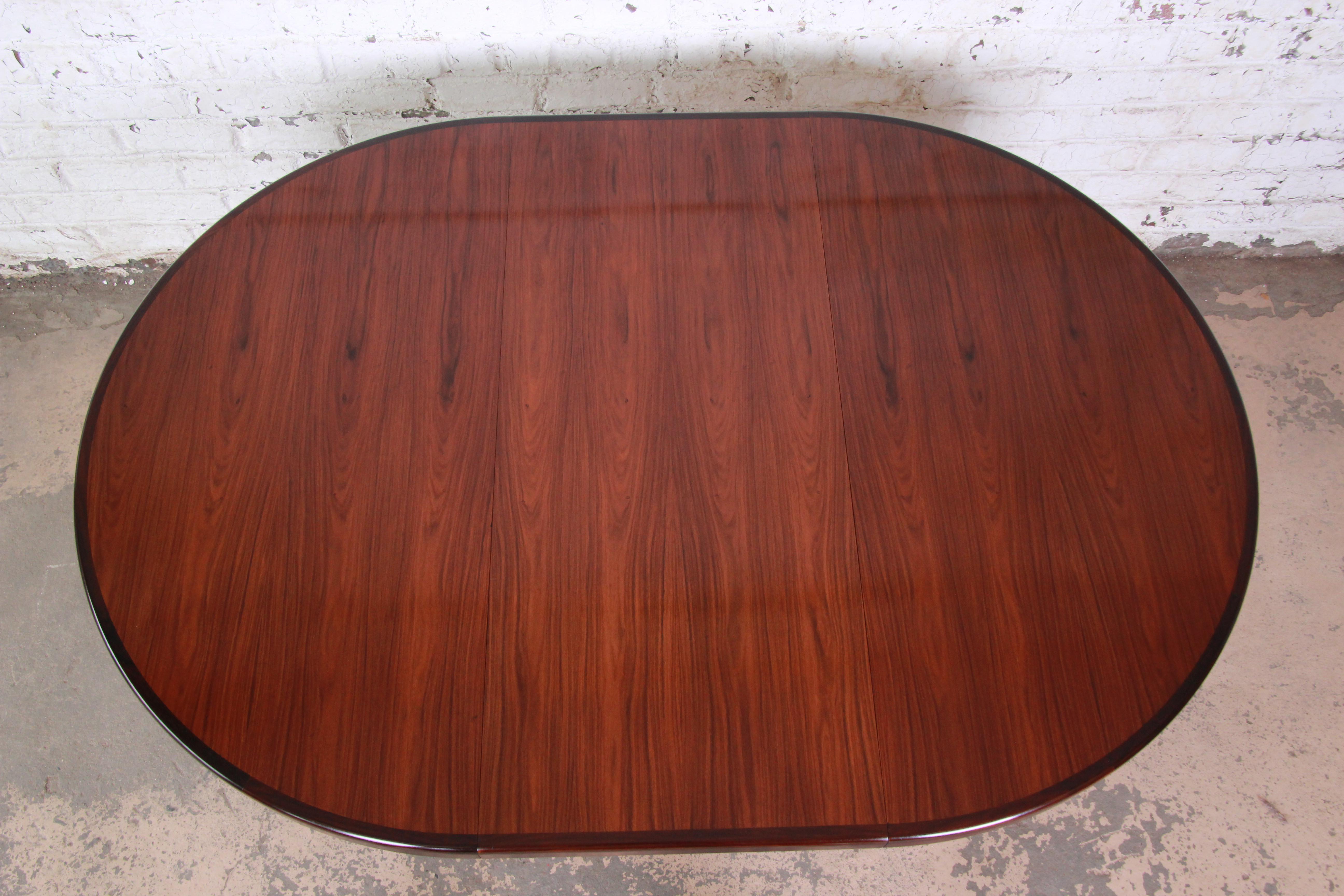Danish Modern Rosewood Extension Dining Table In Good Condition In South Bend, IN