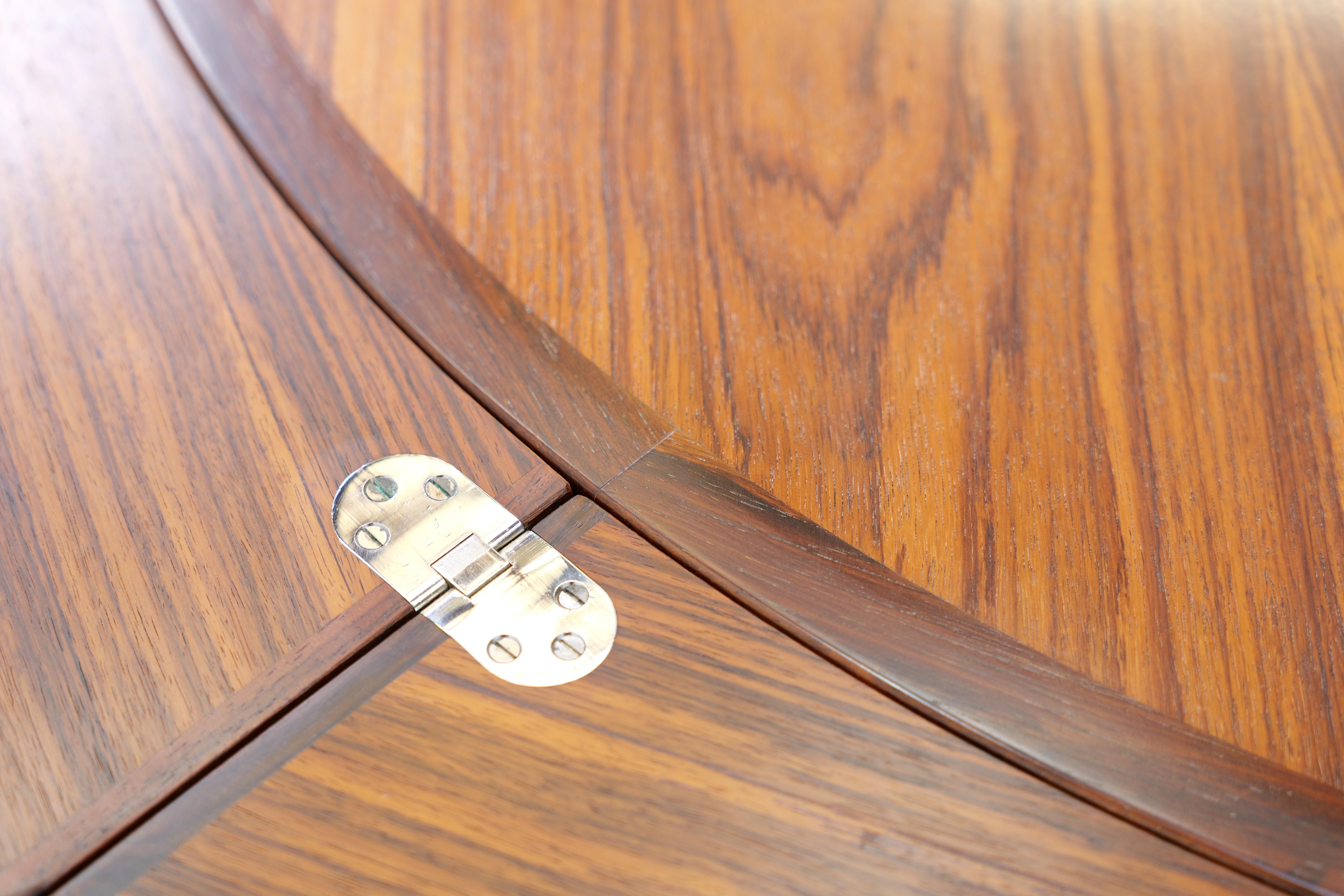 Danish Modern Rosewood ‘Flip-Flap’ Lotus Dining Table by Dyrlund en vente 4