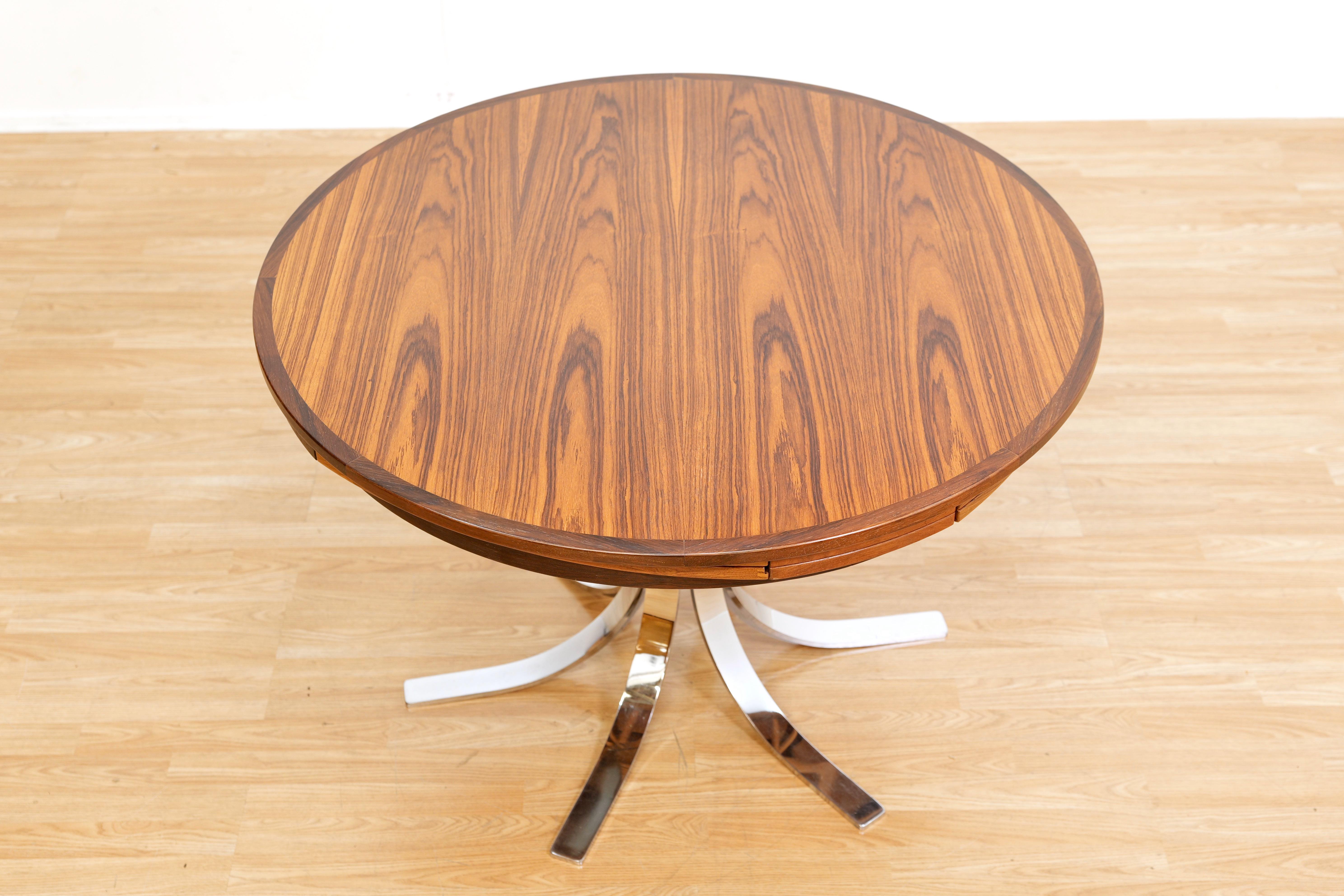 Mid-Century Modern Danish Modern Rosewood ‘Flip-Flap’ Lotus Dining Table by Dyrlund en vente