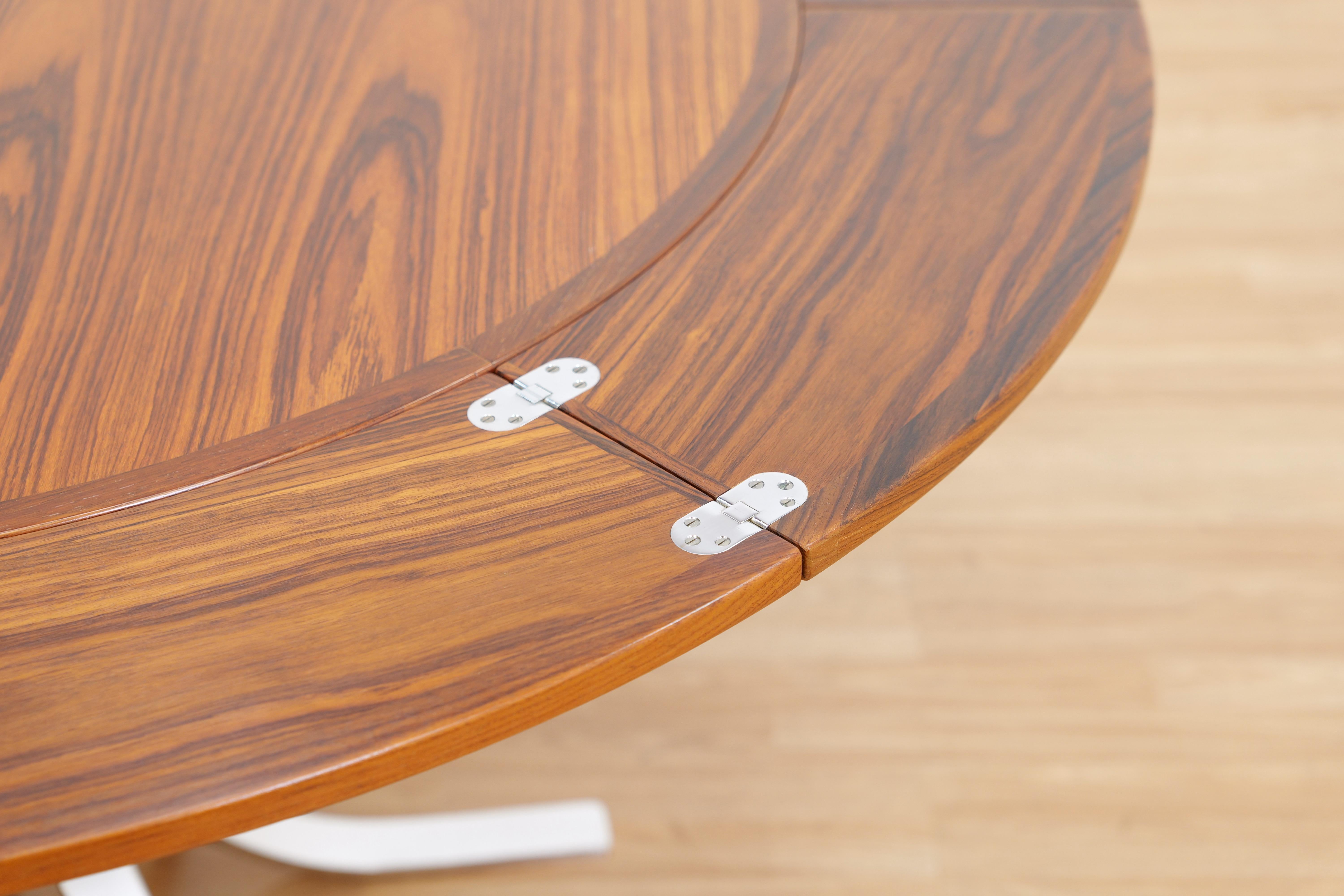 Danish Modern Rosewood ‘Flip-Flap’ Lotus Dining Table by Dyrlund Bon état - En vente à Los Angeles, CA