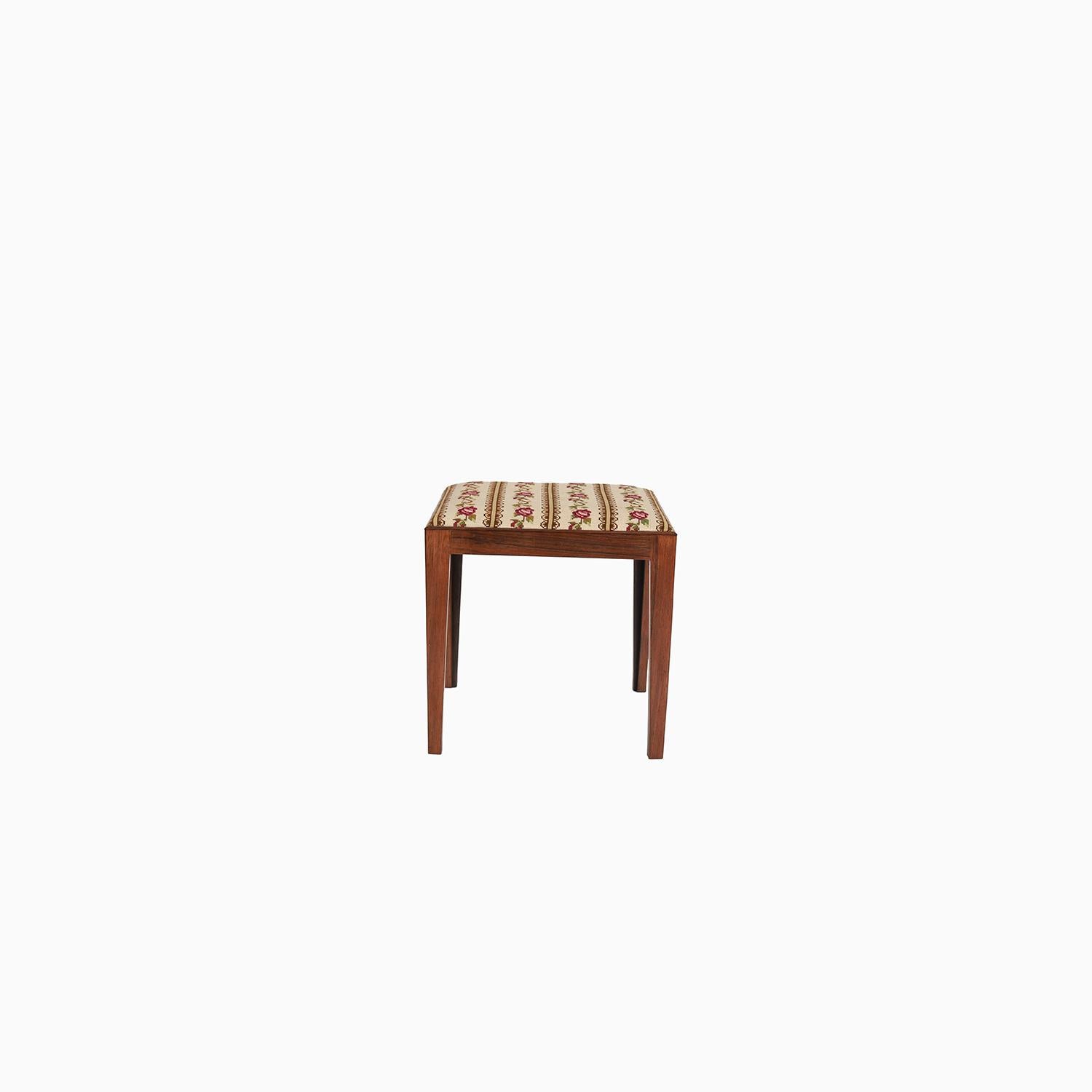 reposapiés modernos daneses de palisandro con asientos de punto de aguja de rosa trepadora siglo XX en venta