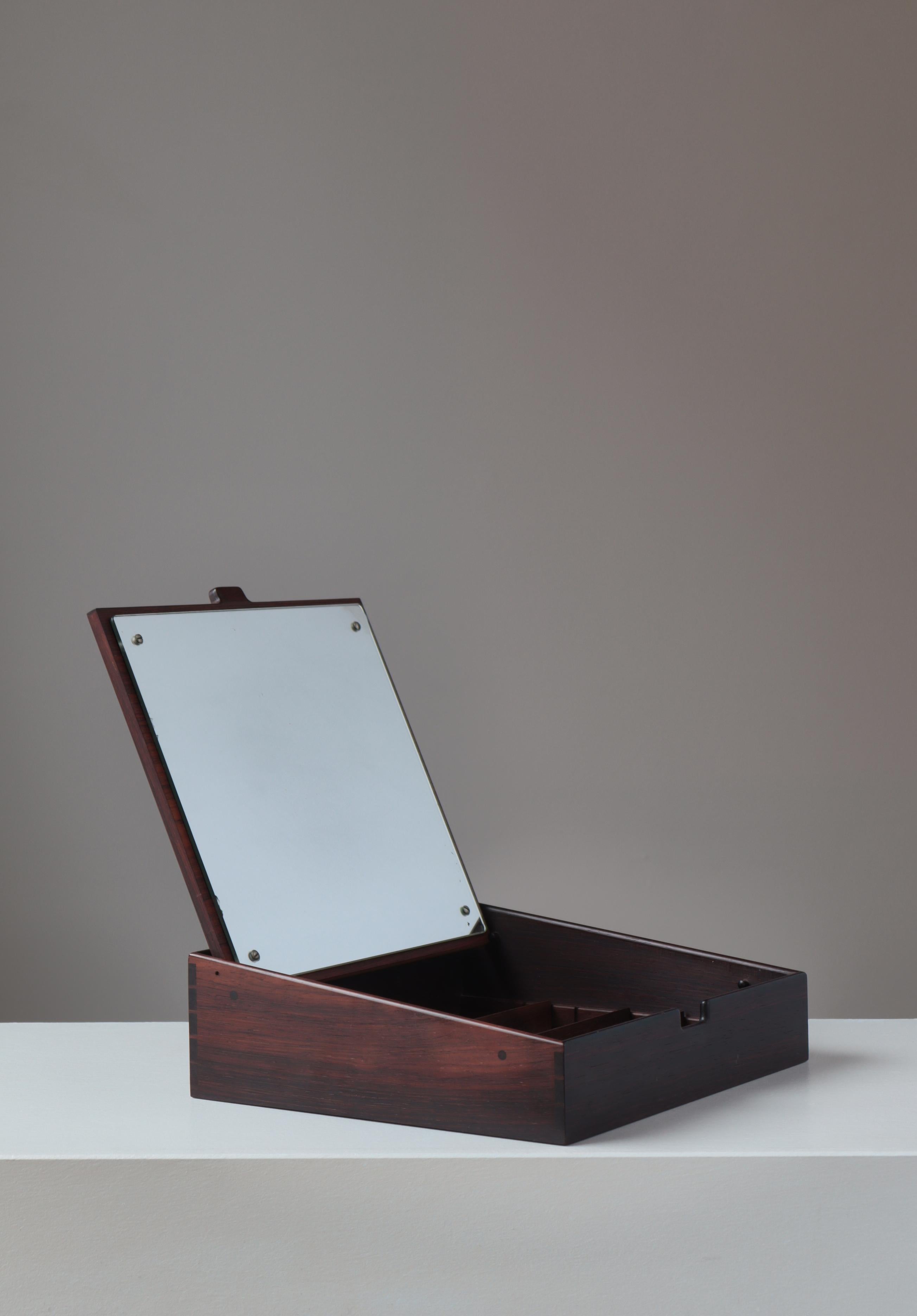 Danish Modern Rosewood Jewelry Box with Mirror by Cabinetmaker Willy Beck, 1960s In Good Condition In Odense, DK