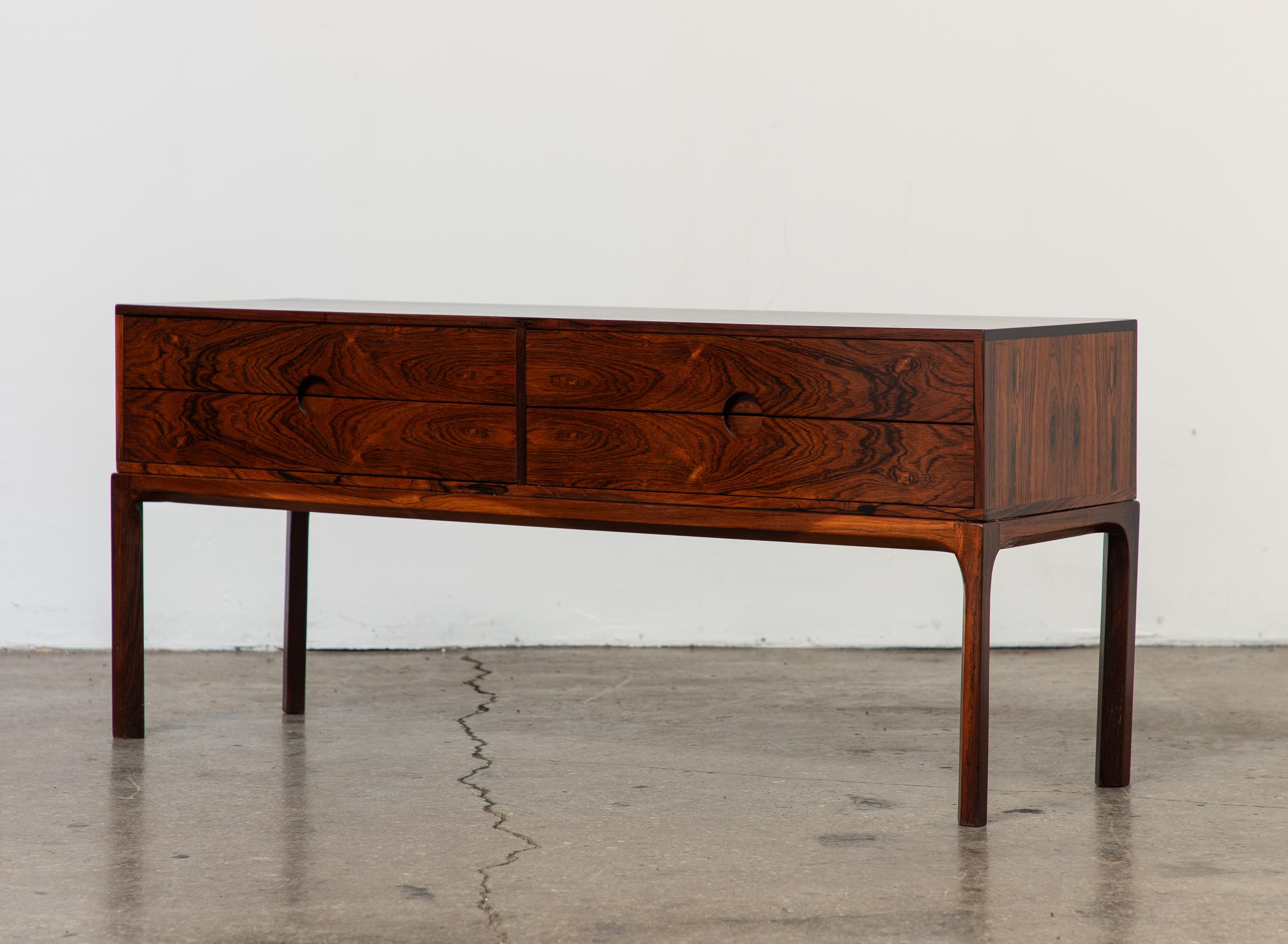 Cassettone moderno danese in palissandro Kai Kristiansen, modello 394 in vendita 5