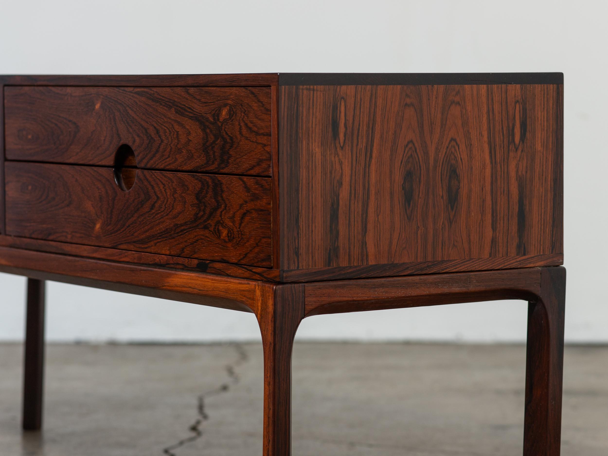 Cassettone moderno danese in palissandro Kai Kristiansen, modello 394 in vendita 2