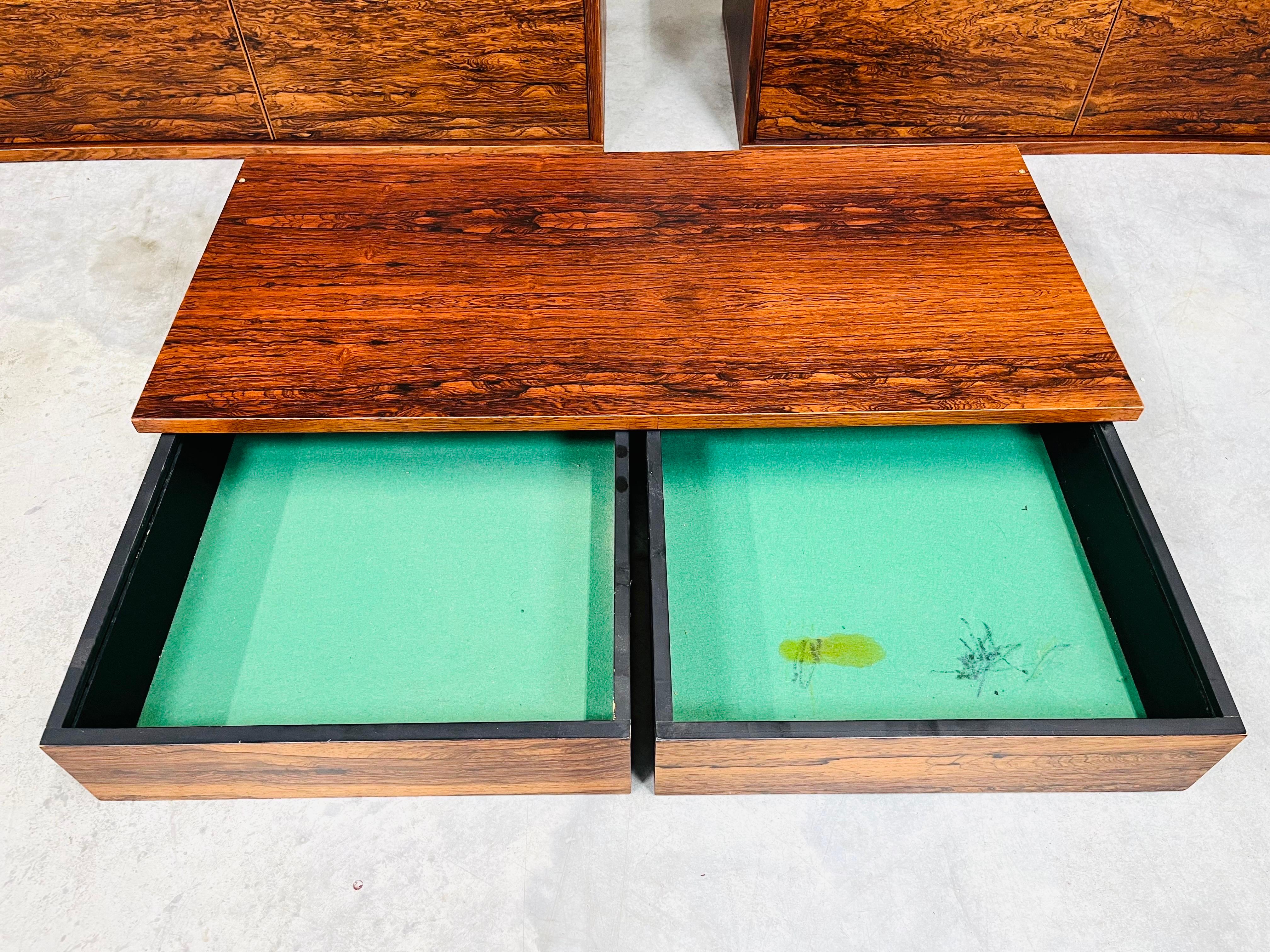 Dänischer moderner wandhängender Schreibtisch und Schränke aus Rosenholz im Kai Kristiansen-Stil (Skandinavische Moderne)
