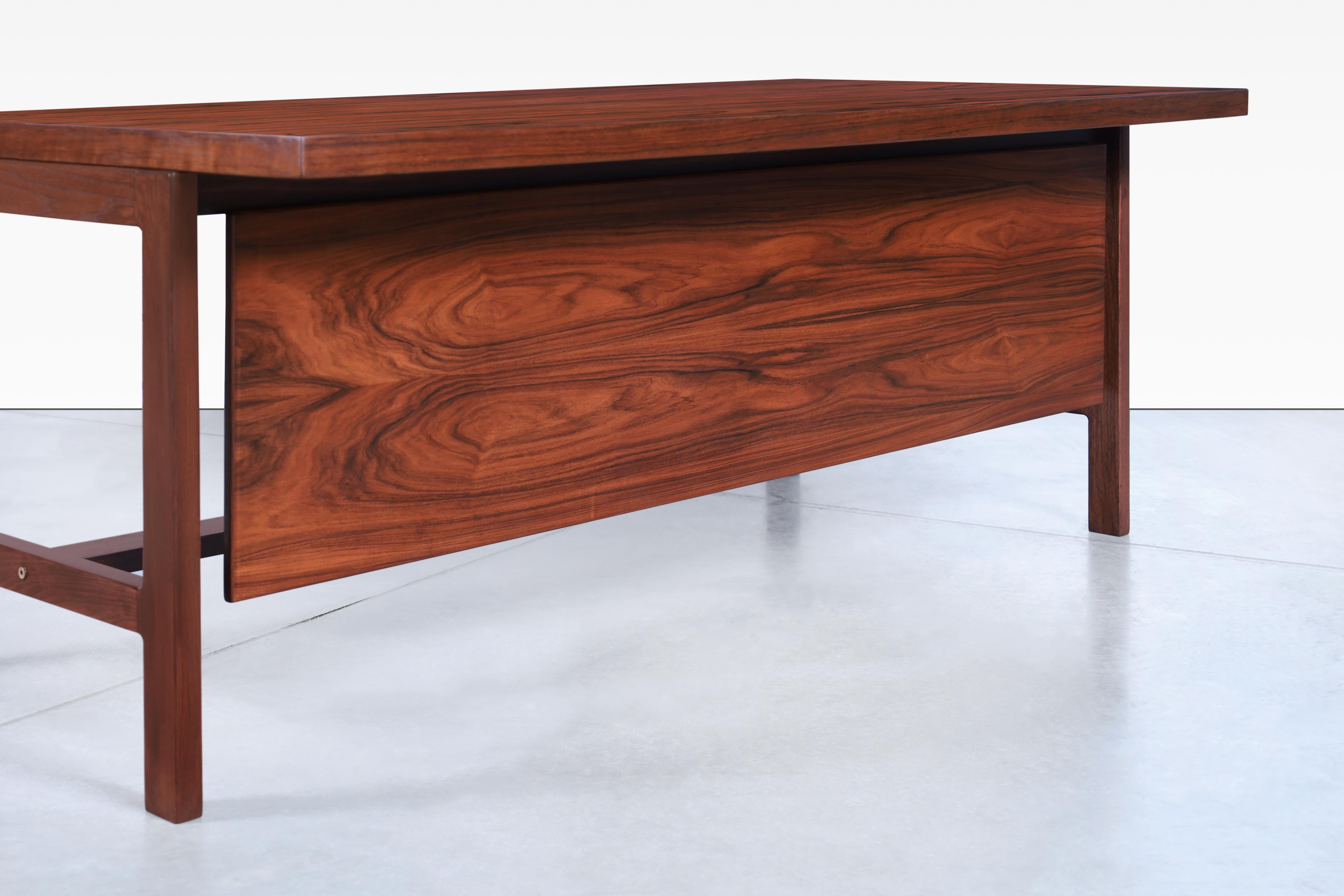 Bureau moderne danois en bois de rose en forme de L par Arne Vodder pour H.P. Hansen en vente 1