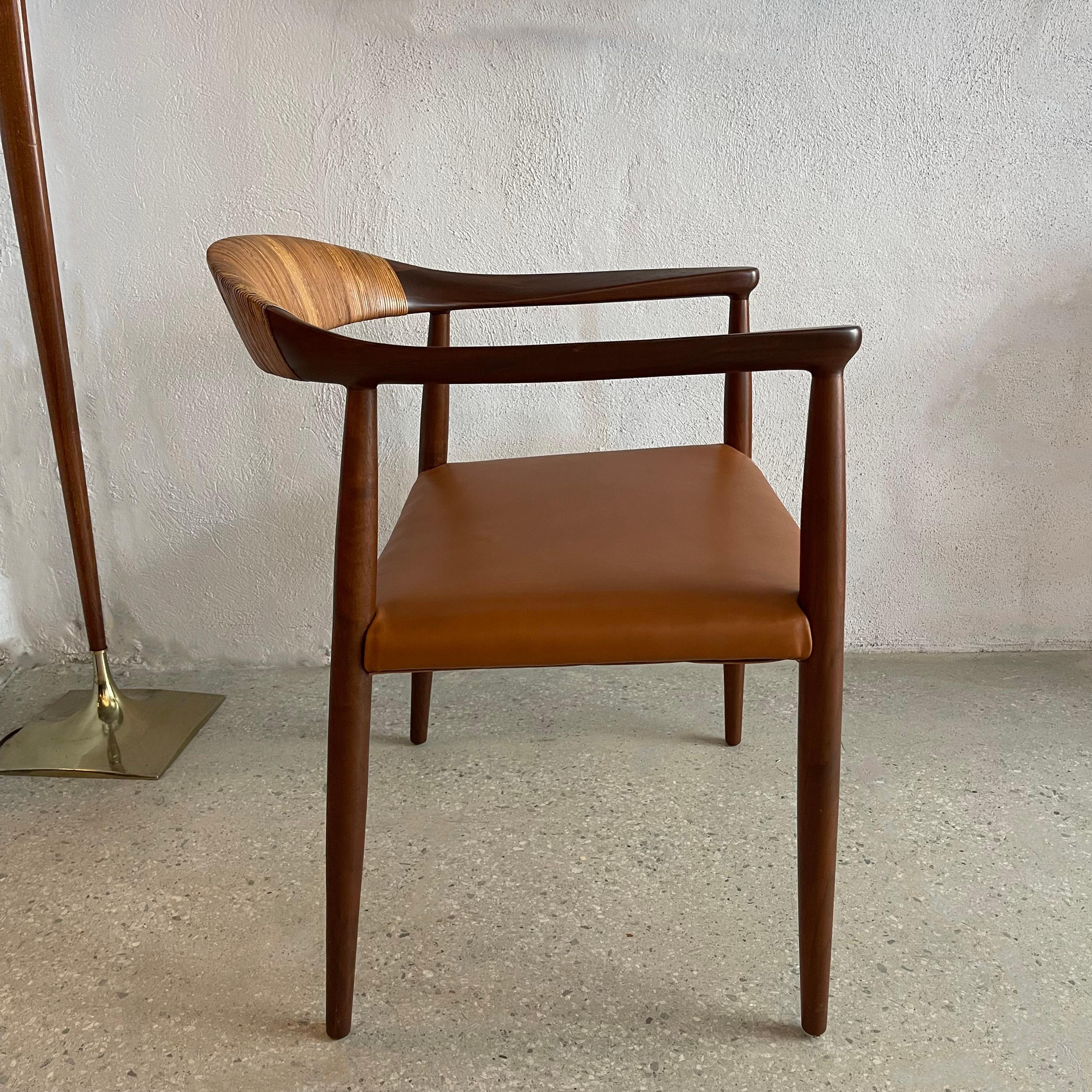 Danois Chaise moderne danoise en cuir de bois de rose d'après Hans J. Wegner en vente