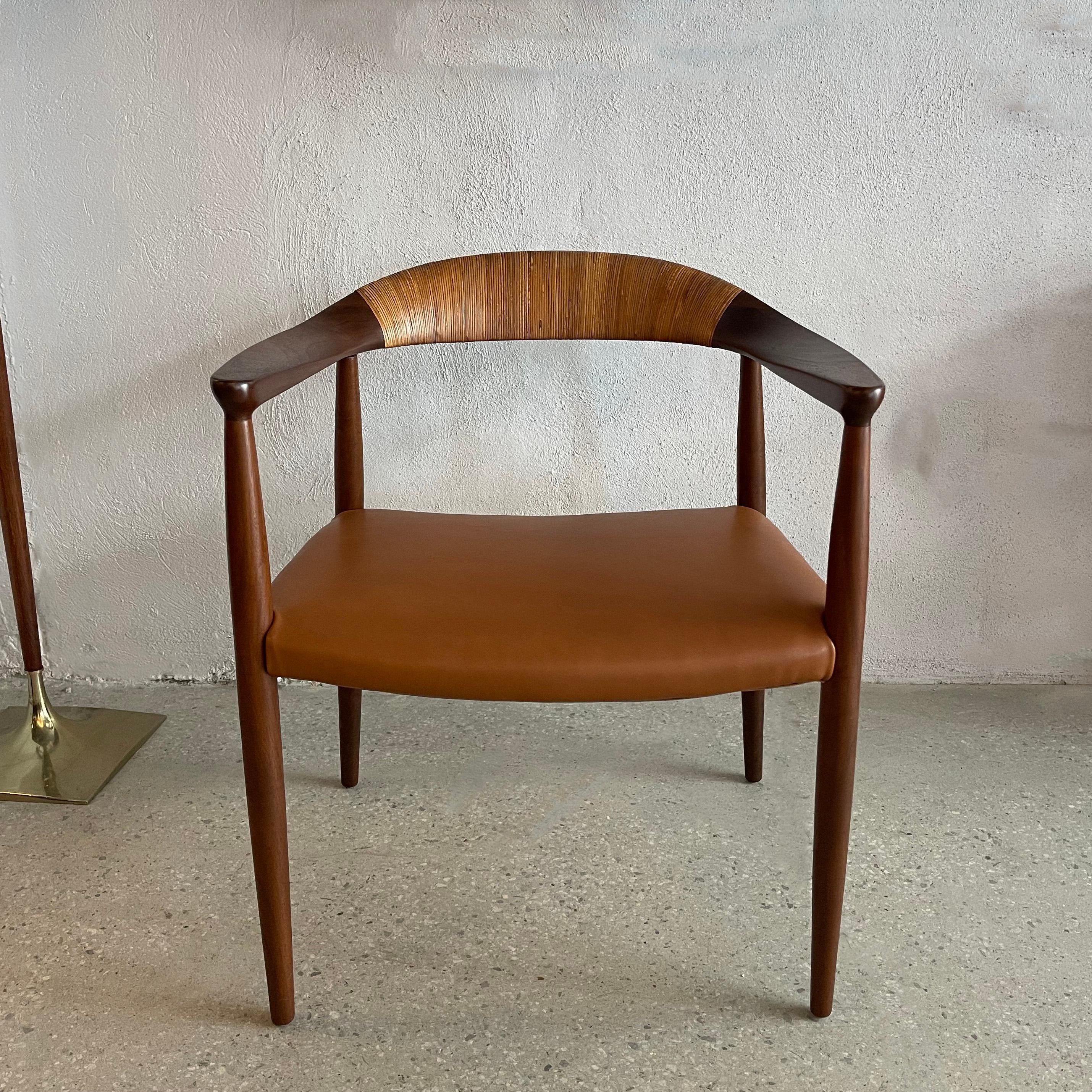 Chaise moderne danoise en cuir de bois de rose d'après Hans J. Wegner Bon état - En vente à Brooklyn, NY